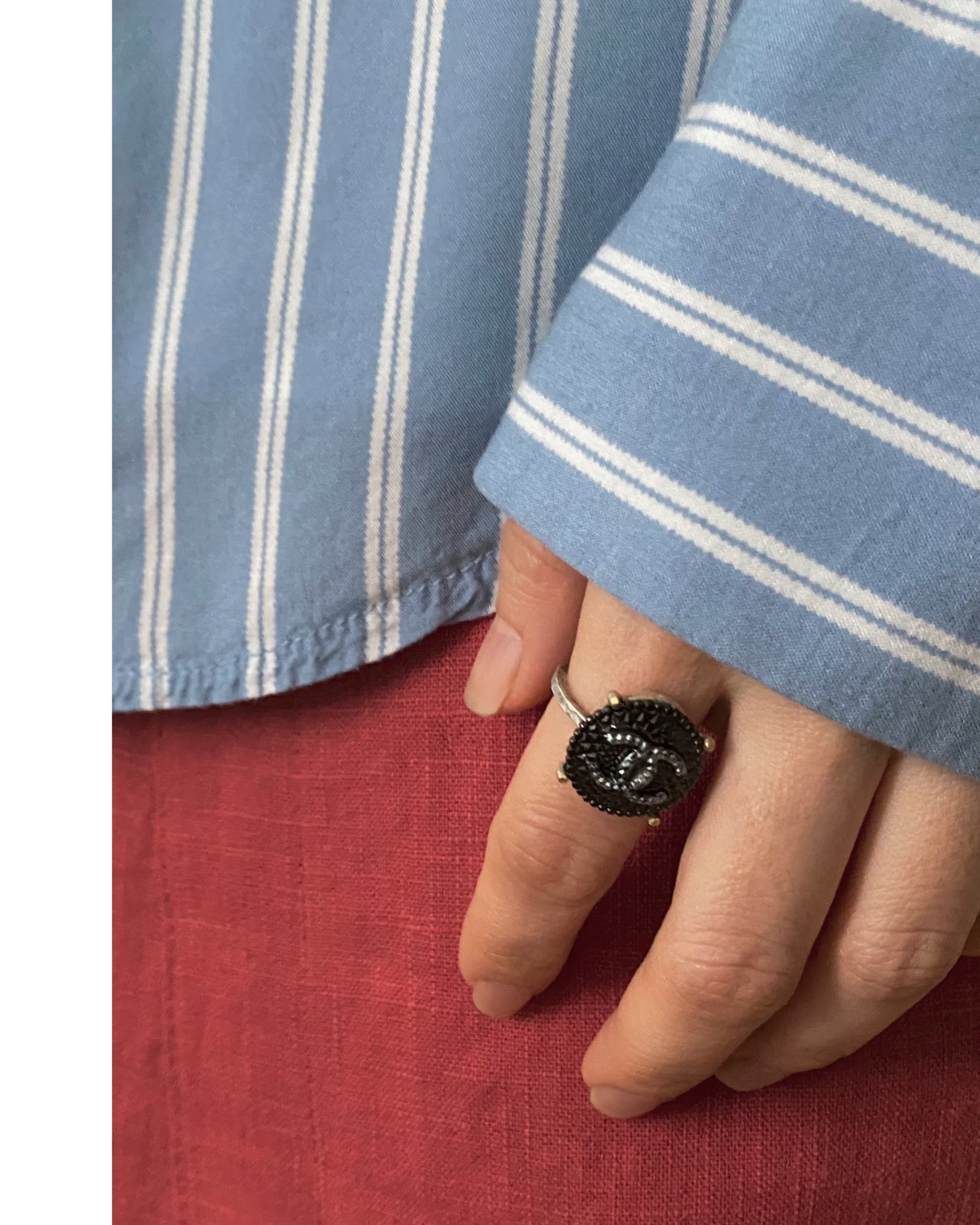 CHANEL button no.30