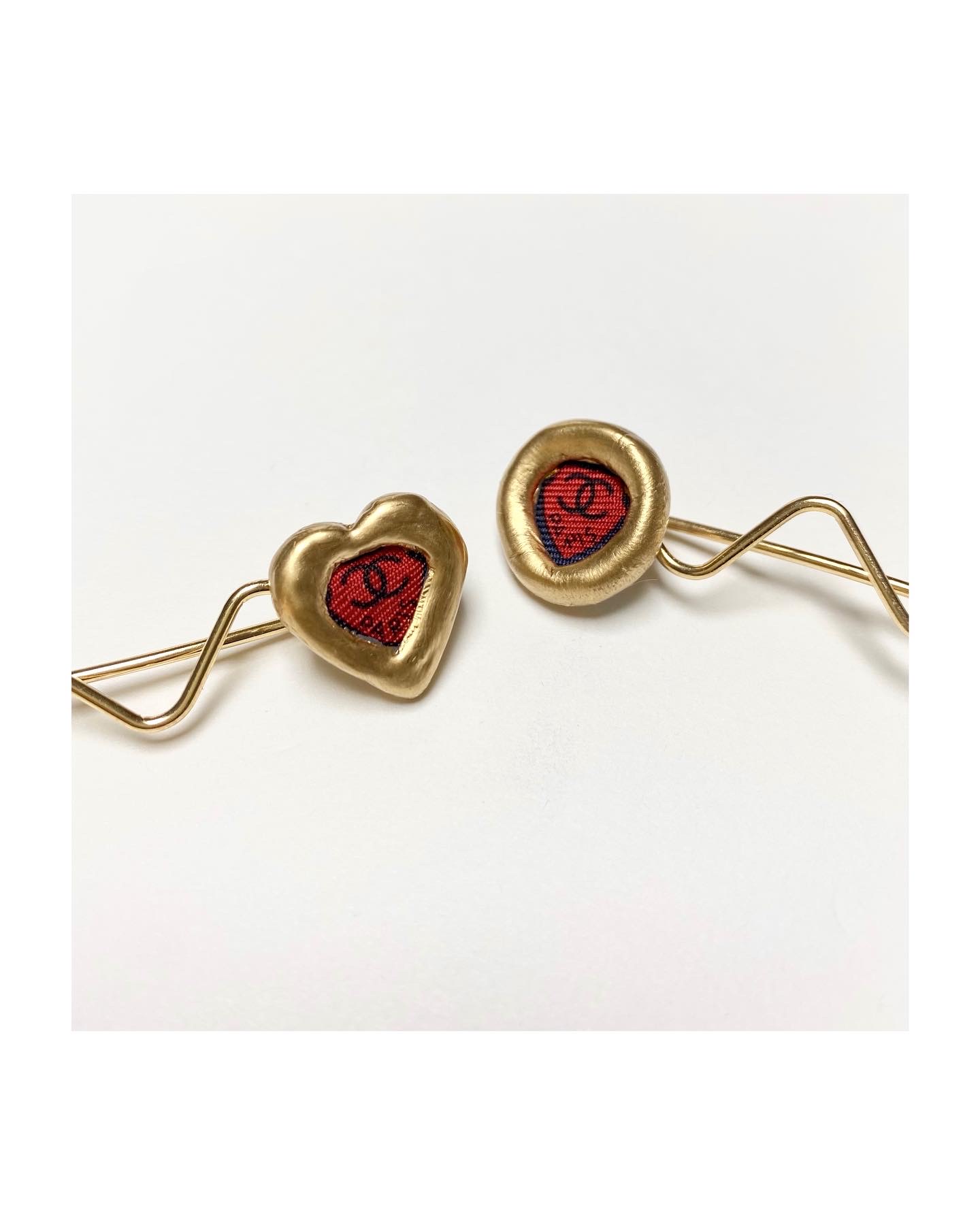 CHANEL red CC hairpin no.13