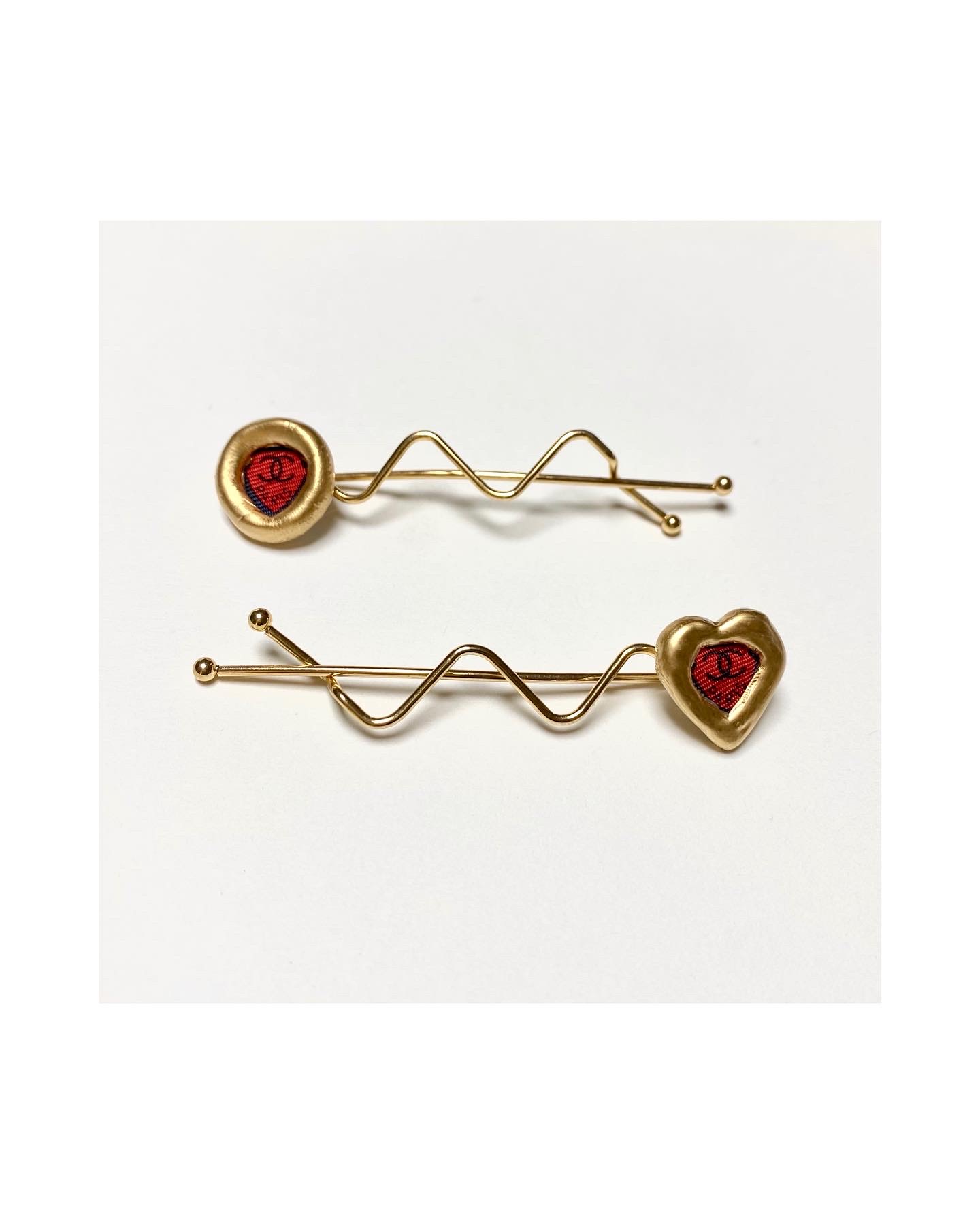 CHANEL red CC hairpin no.13