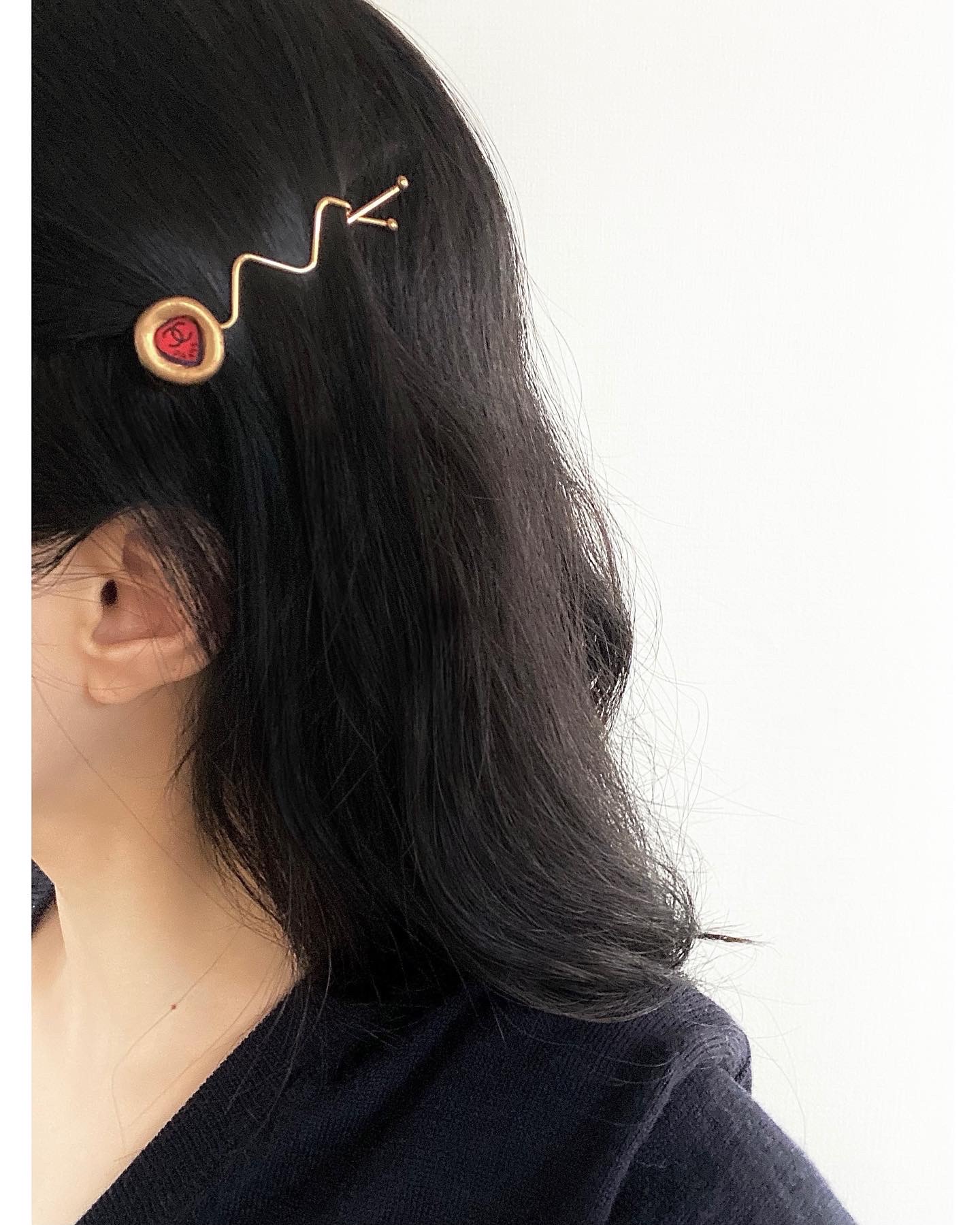 CHANEL red CC hairpin no.13