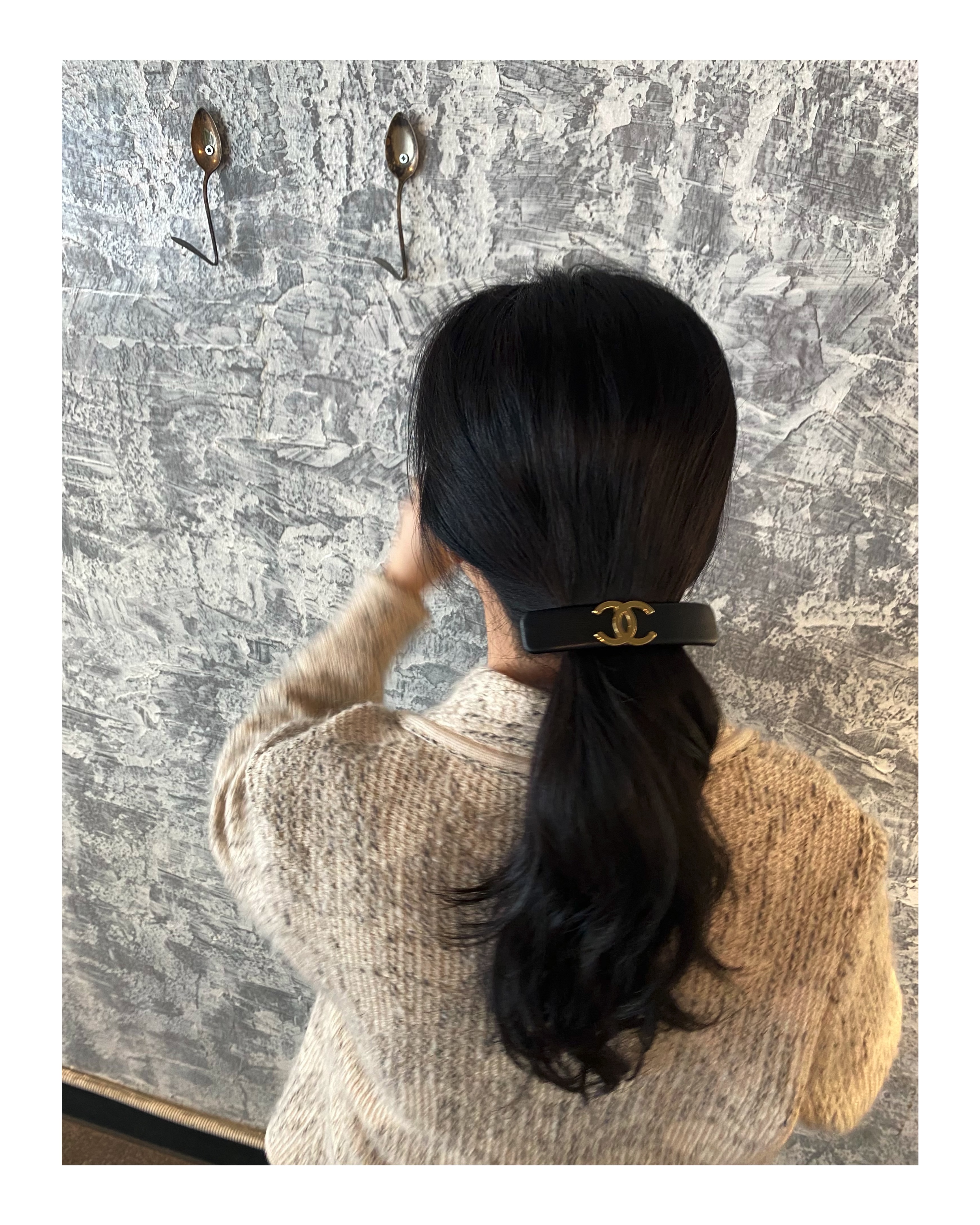 CHANEL hanger CC hair clip no.10