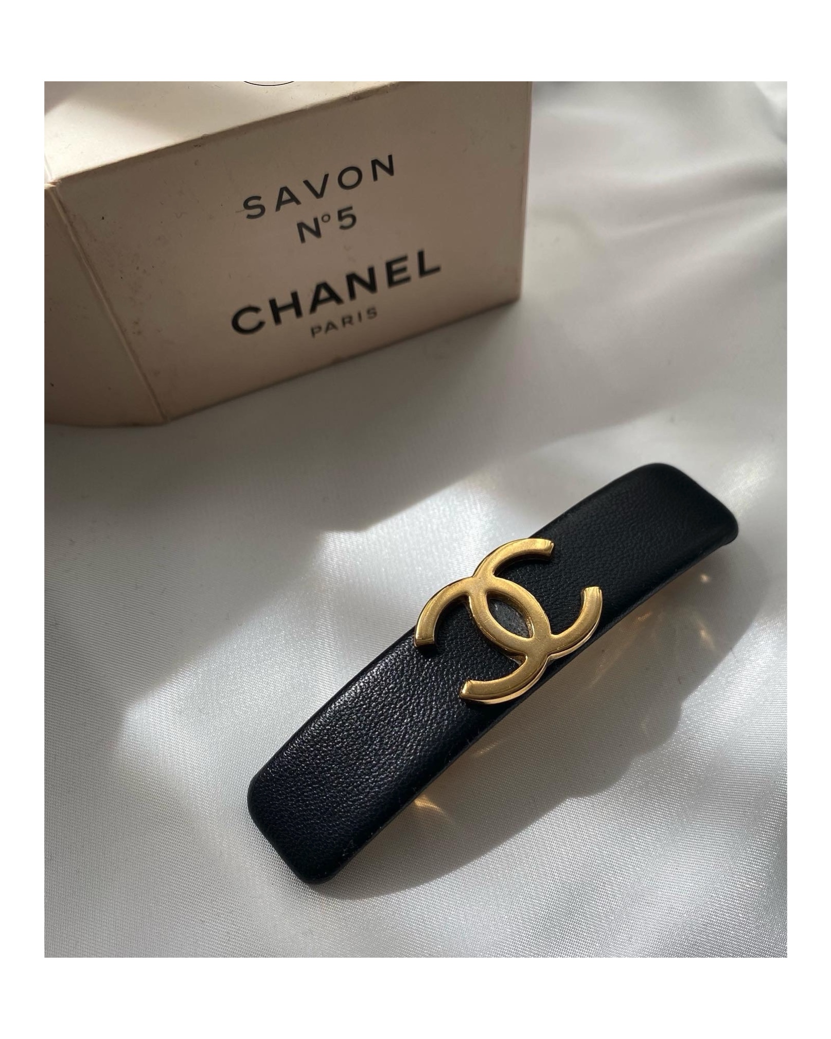 CHANEL hanger CC hair clip no.10