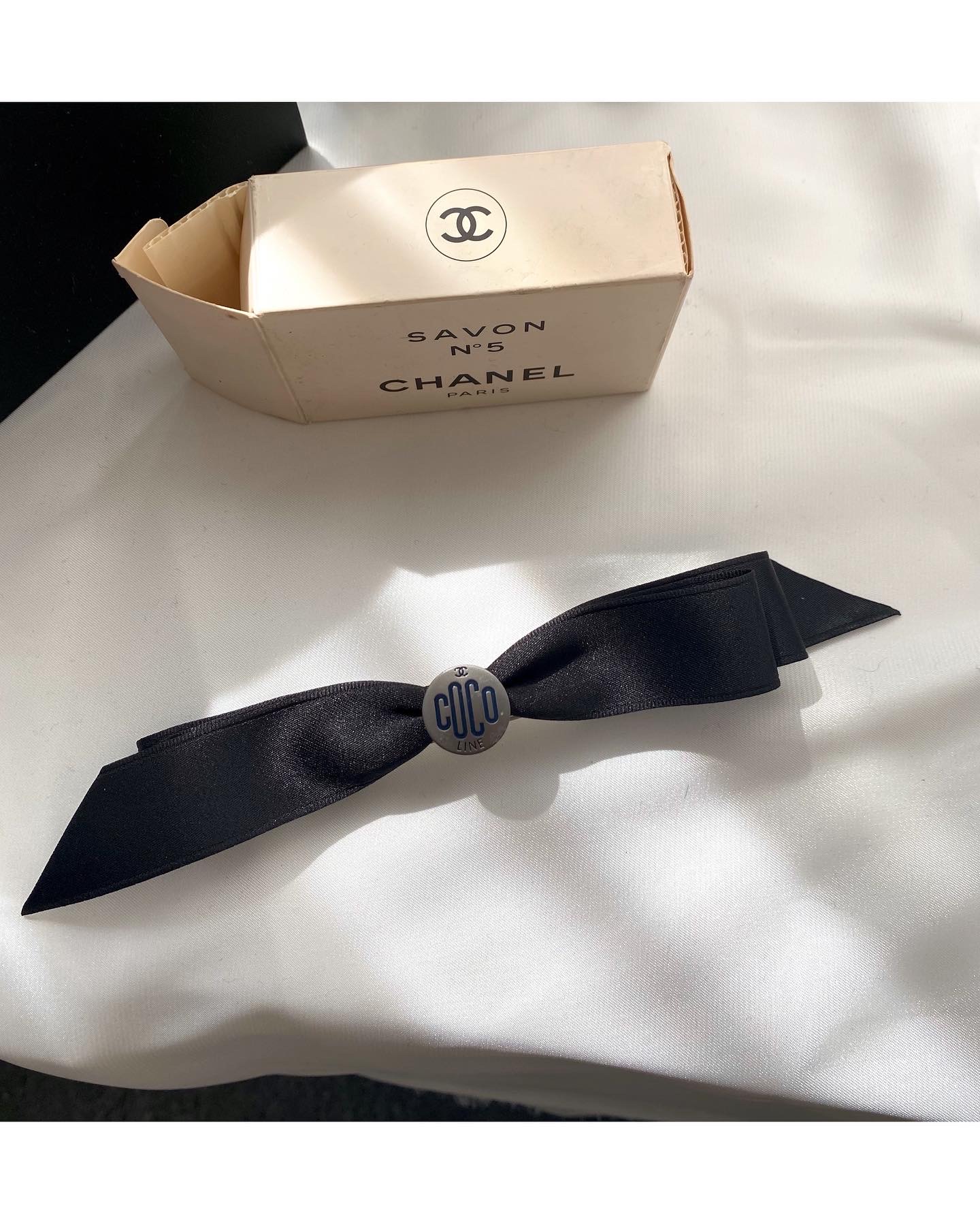 CHANEL button no.31