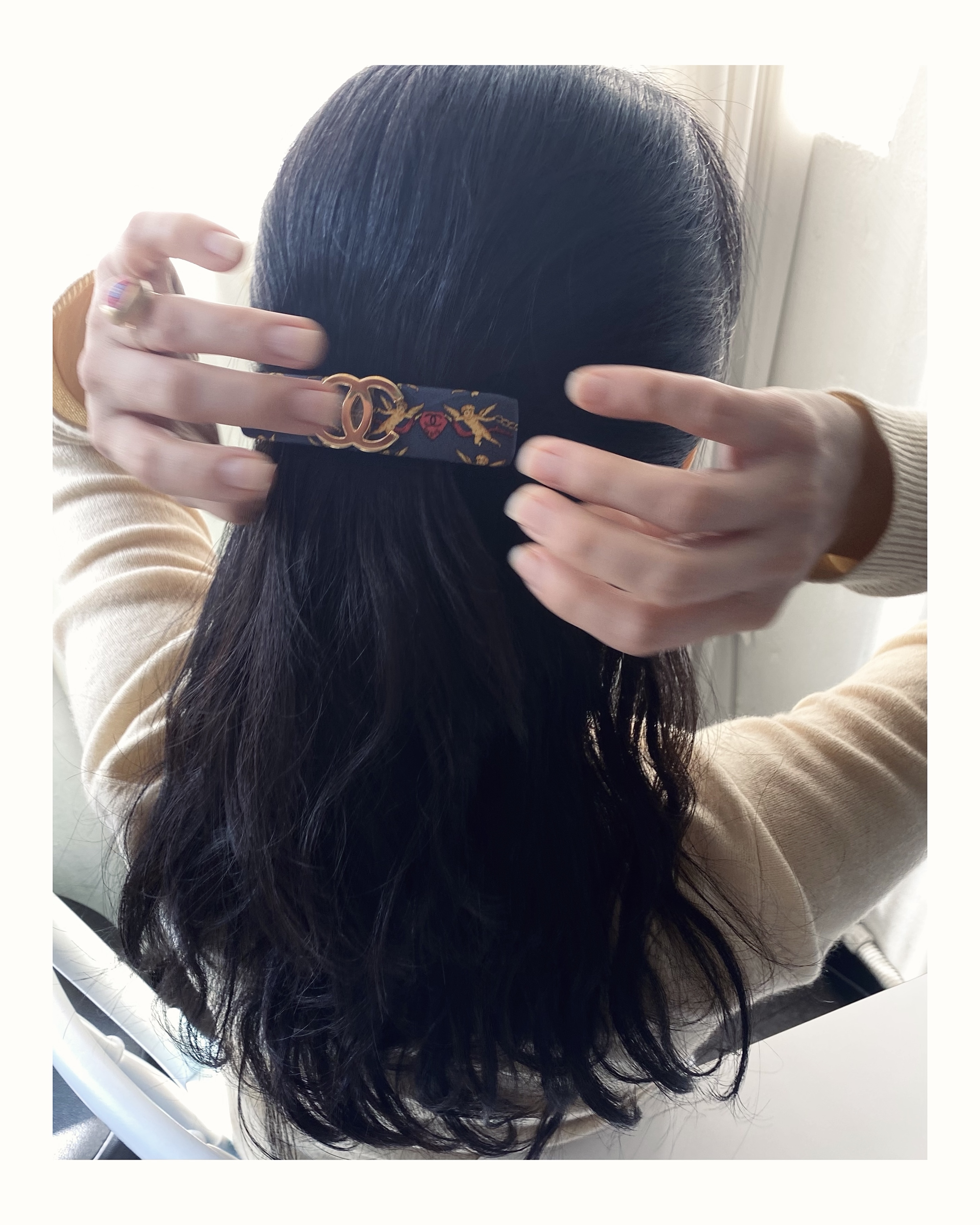 CHANEL hanger CC hair clip no.11