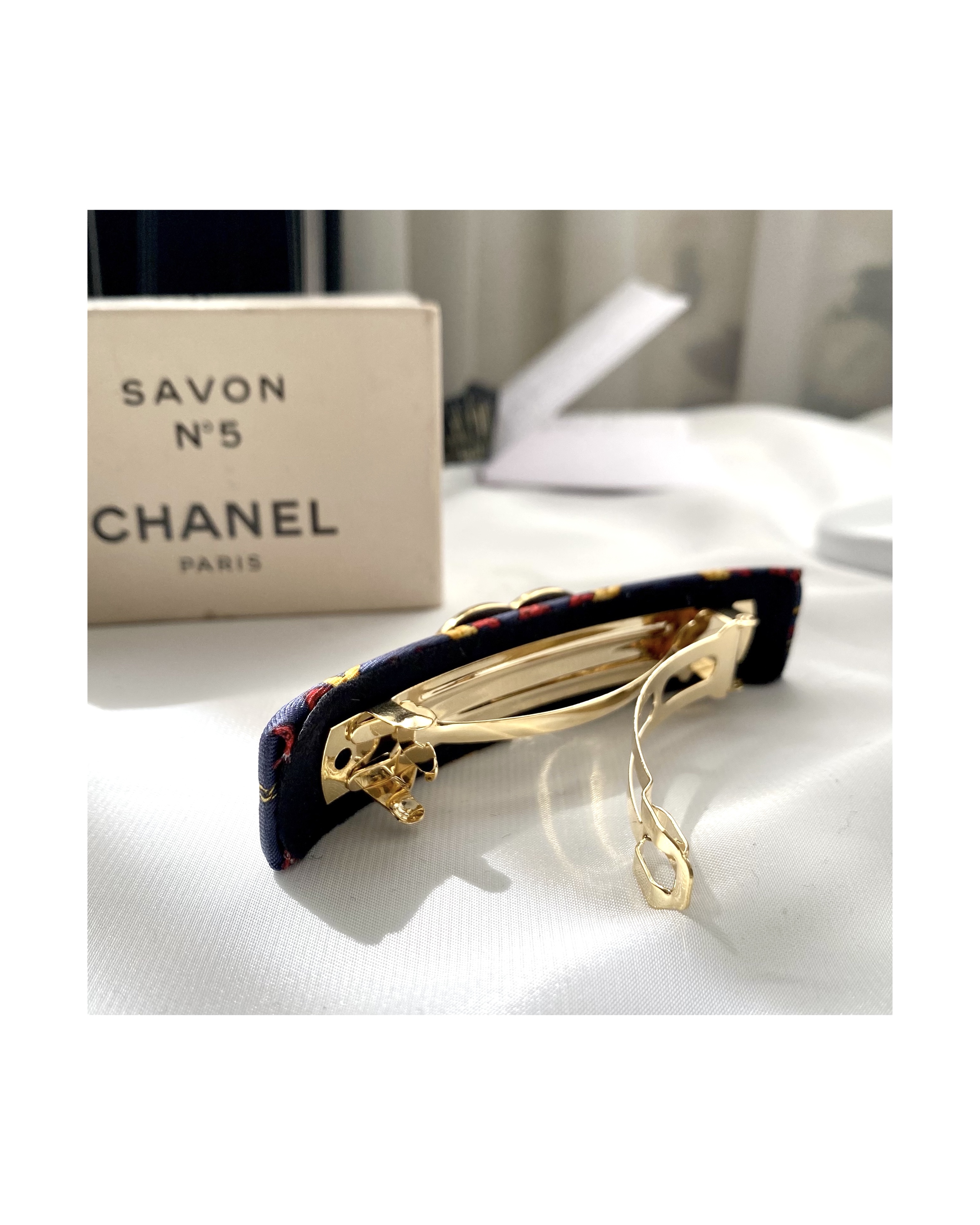 CHANEL hanger CC hair clip no.11