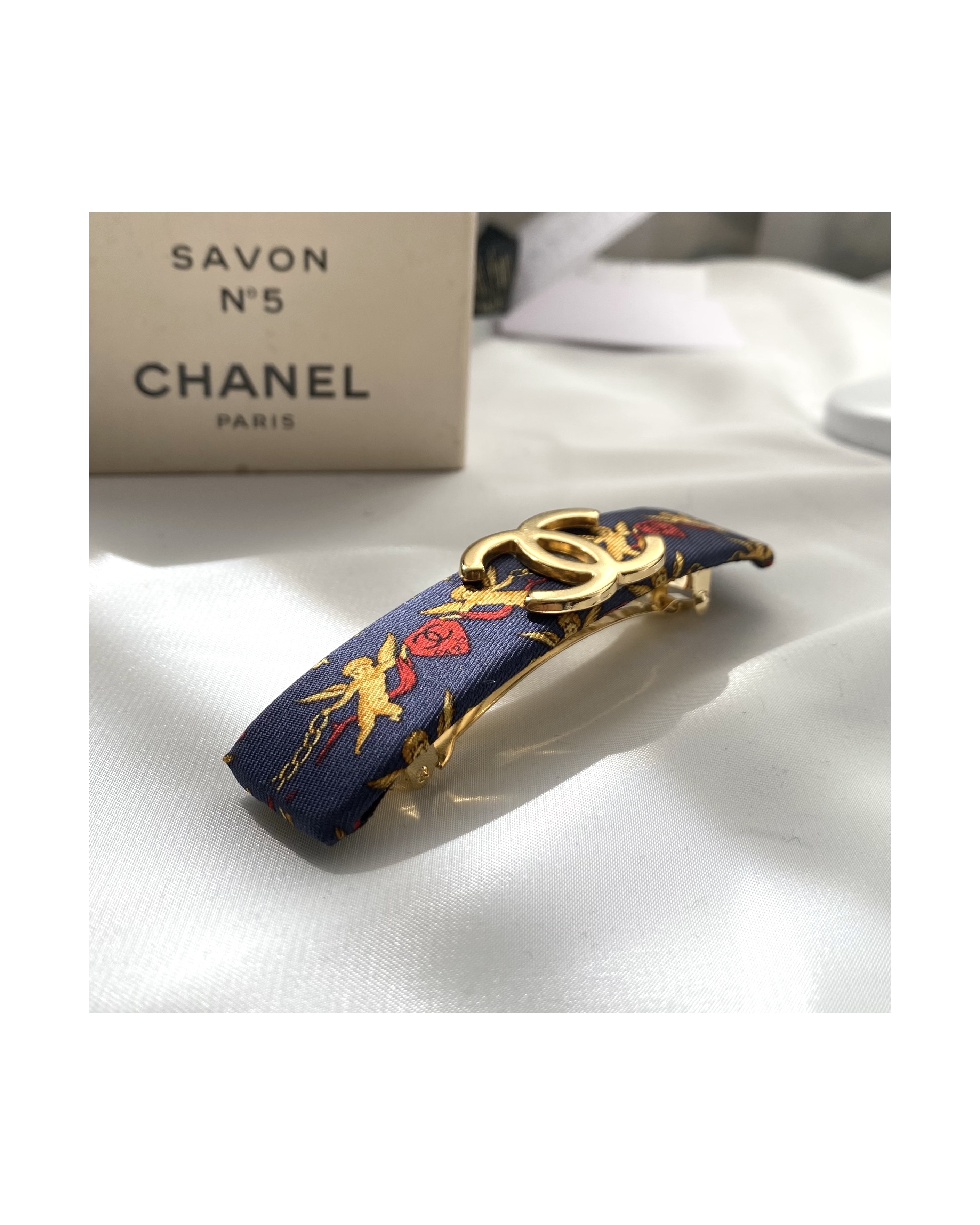 CHANEL hanger CC hair clip no.11