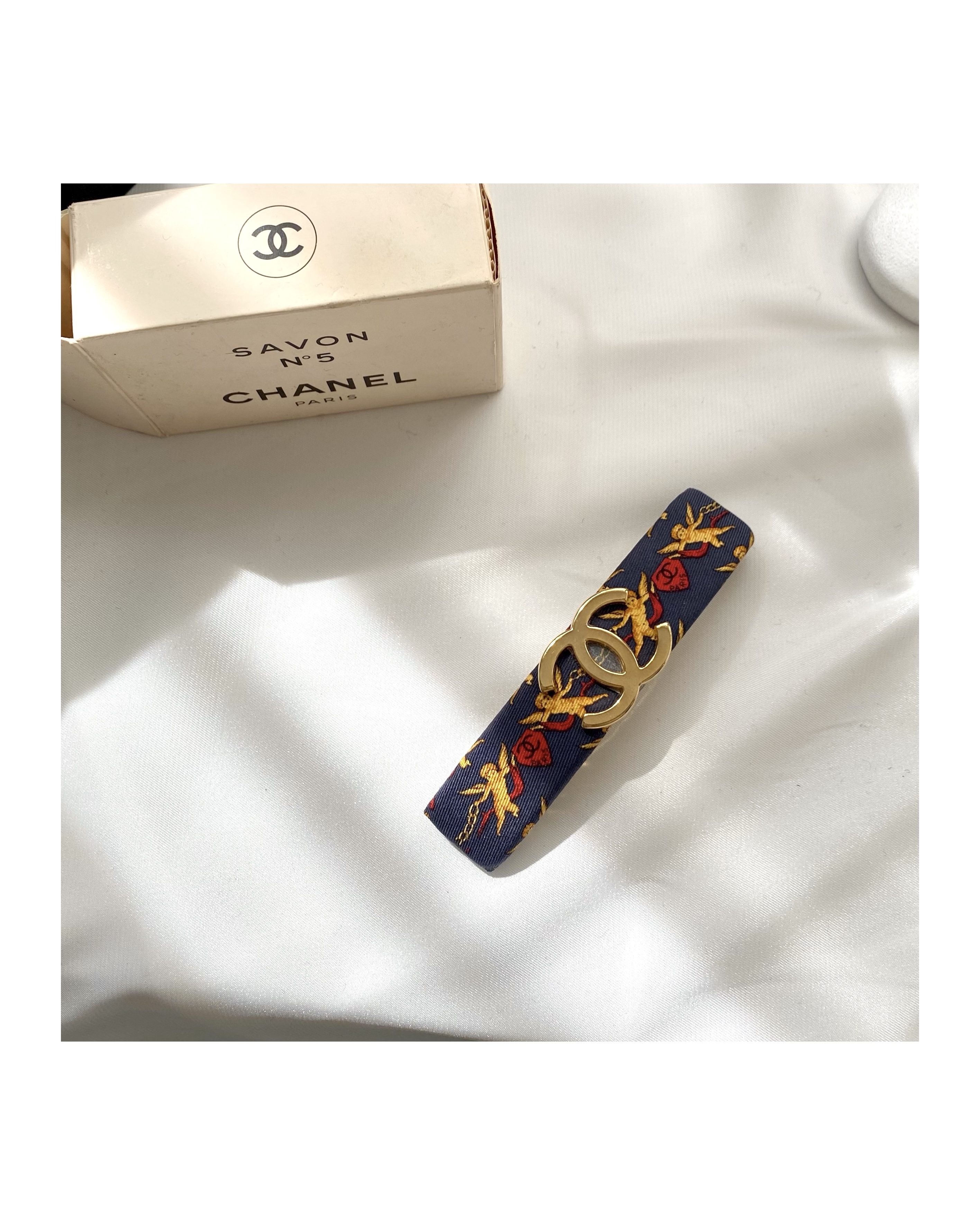 CHANEL hanger CC hair clip no.11