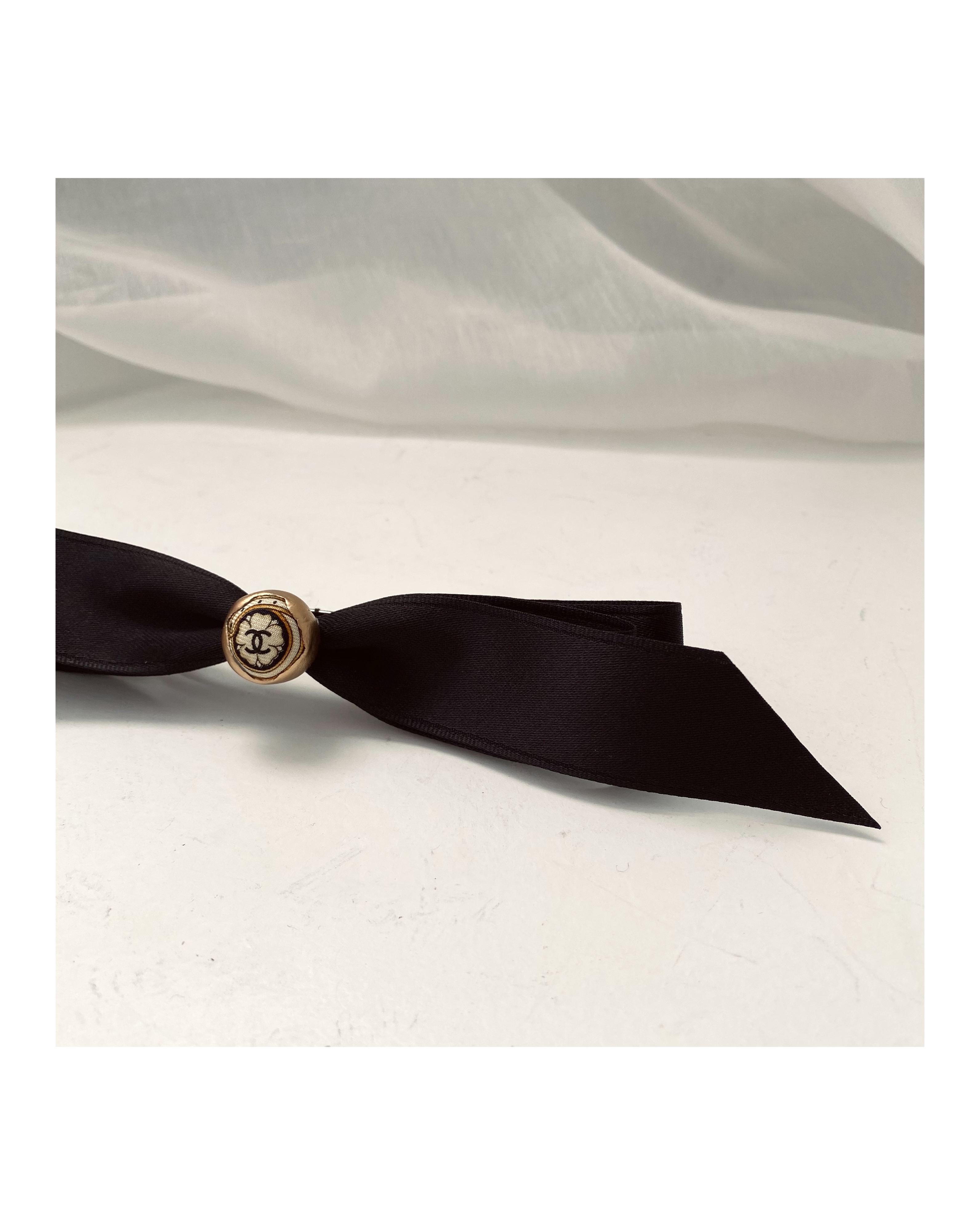 CHANEL gold silkbutton ribbon hairclip no.17