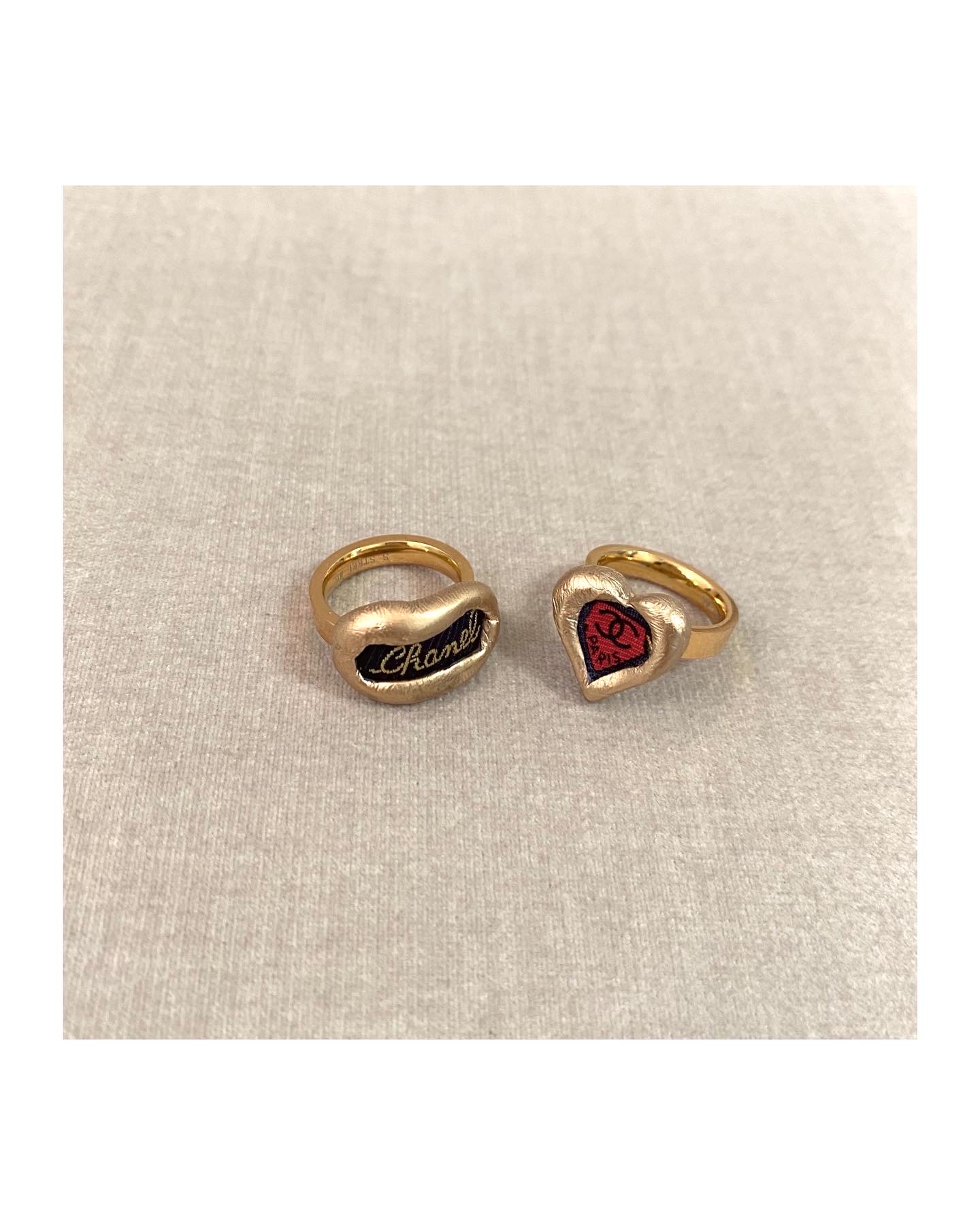 CHANEL red CC heart & navy Initial ring set no.27