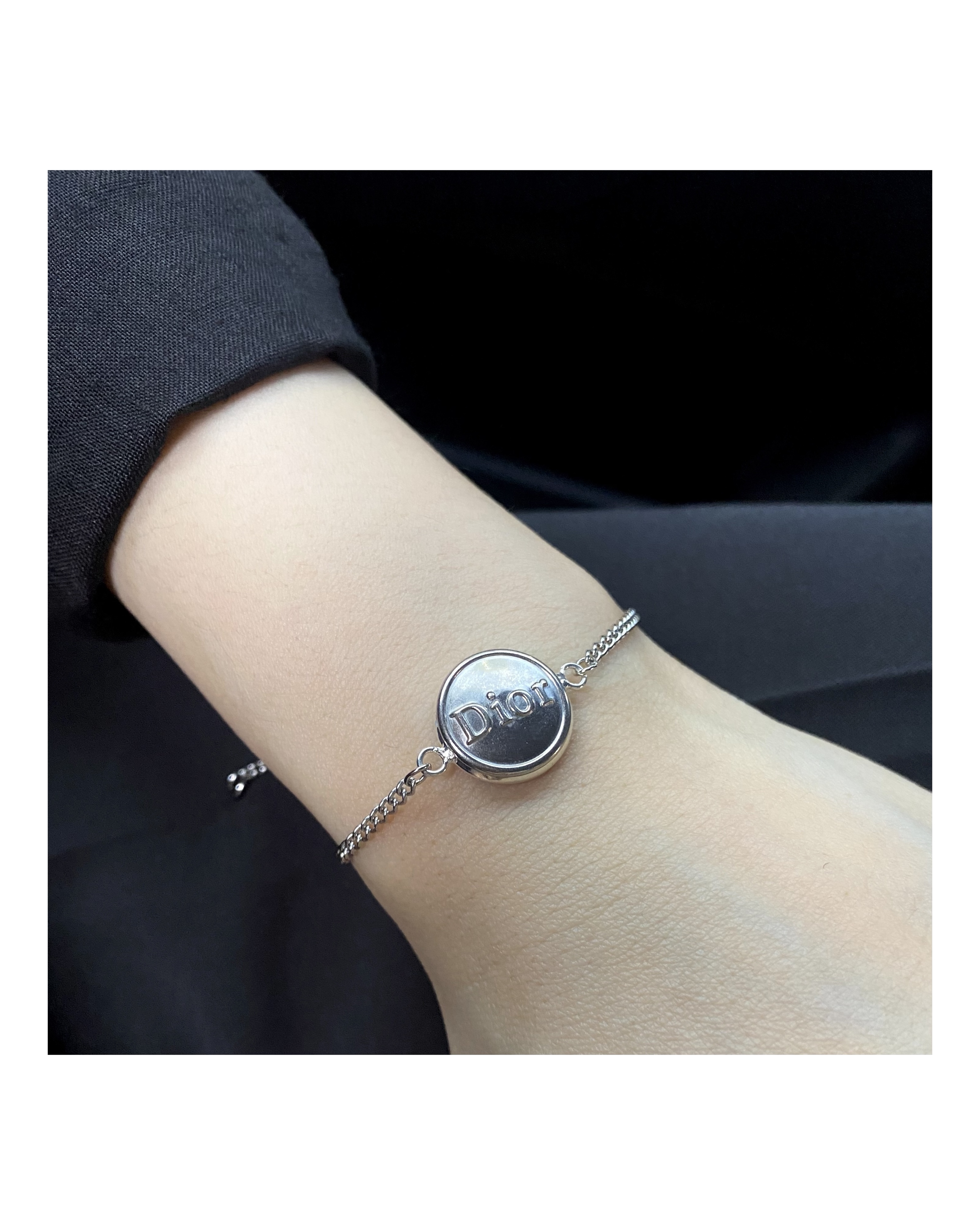 Dior button no.42