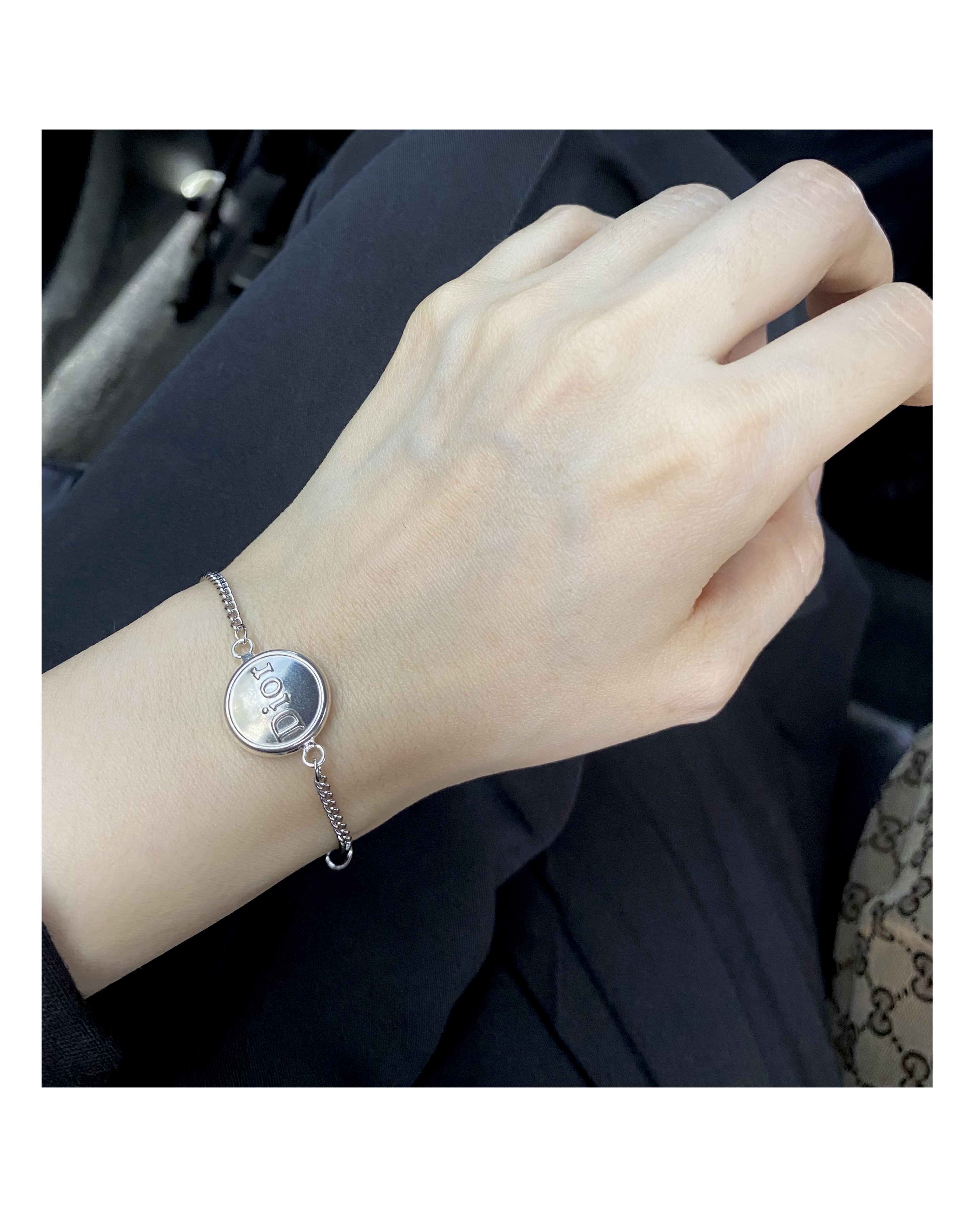 Dior button no.42