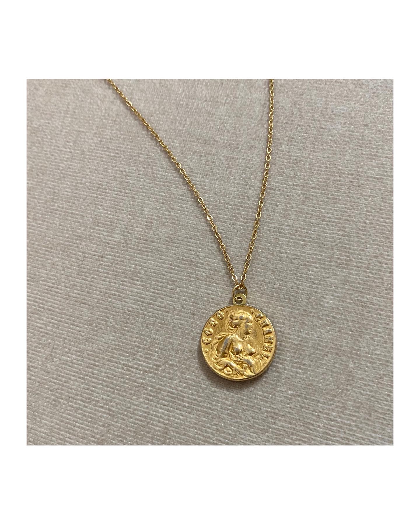 CHANEL button no.43
