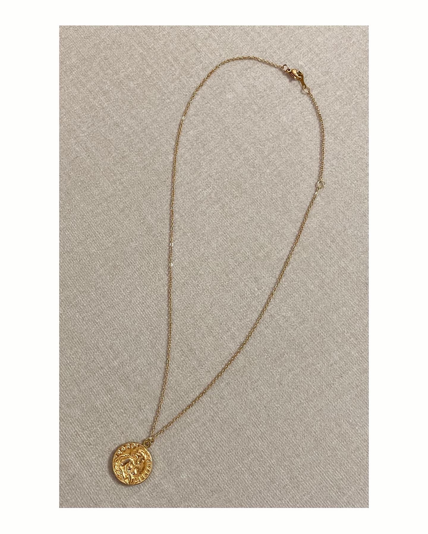 CHANEL button no.43