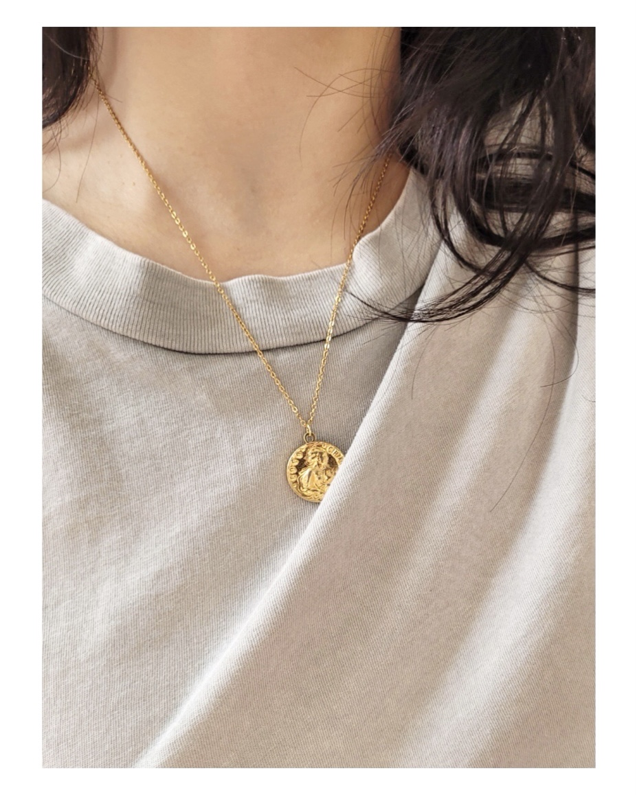 CHANEL button no.43
