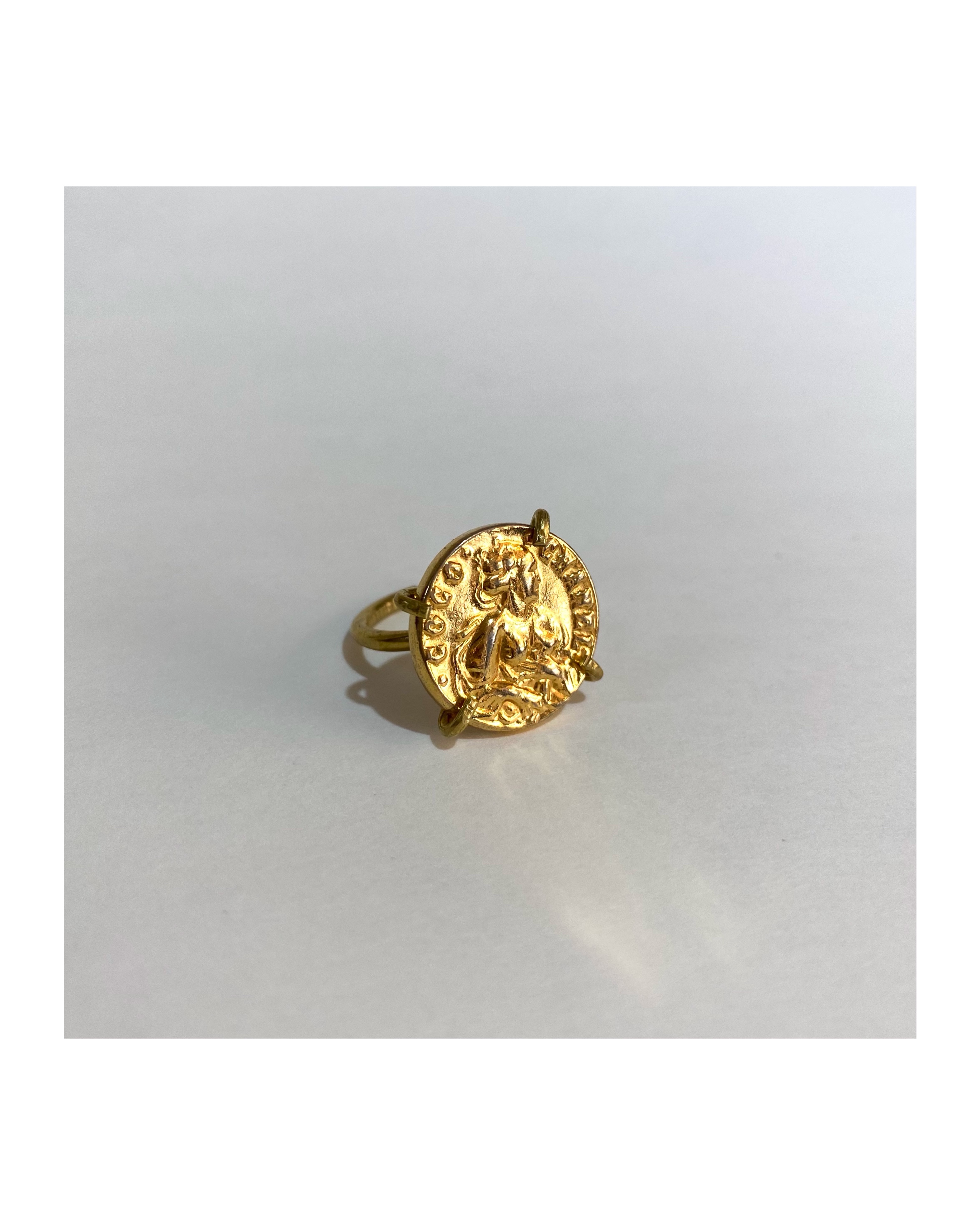 CHANEL button no.44