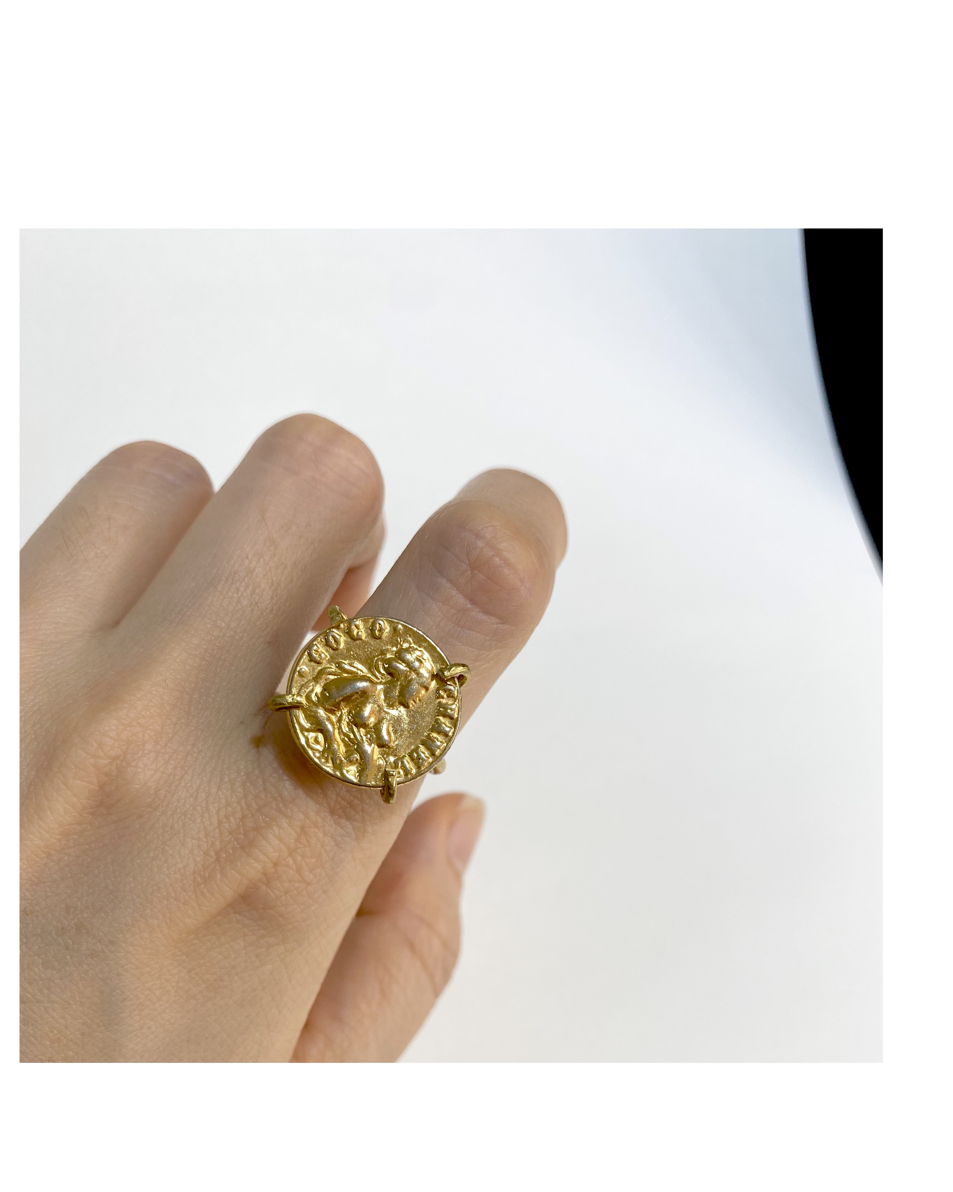 CHANEL button no.44