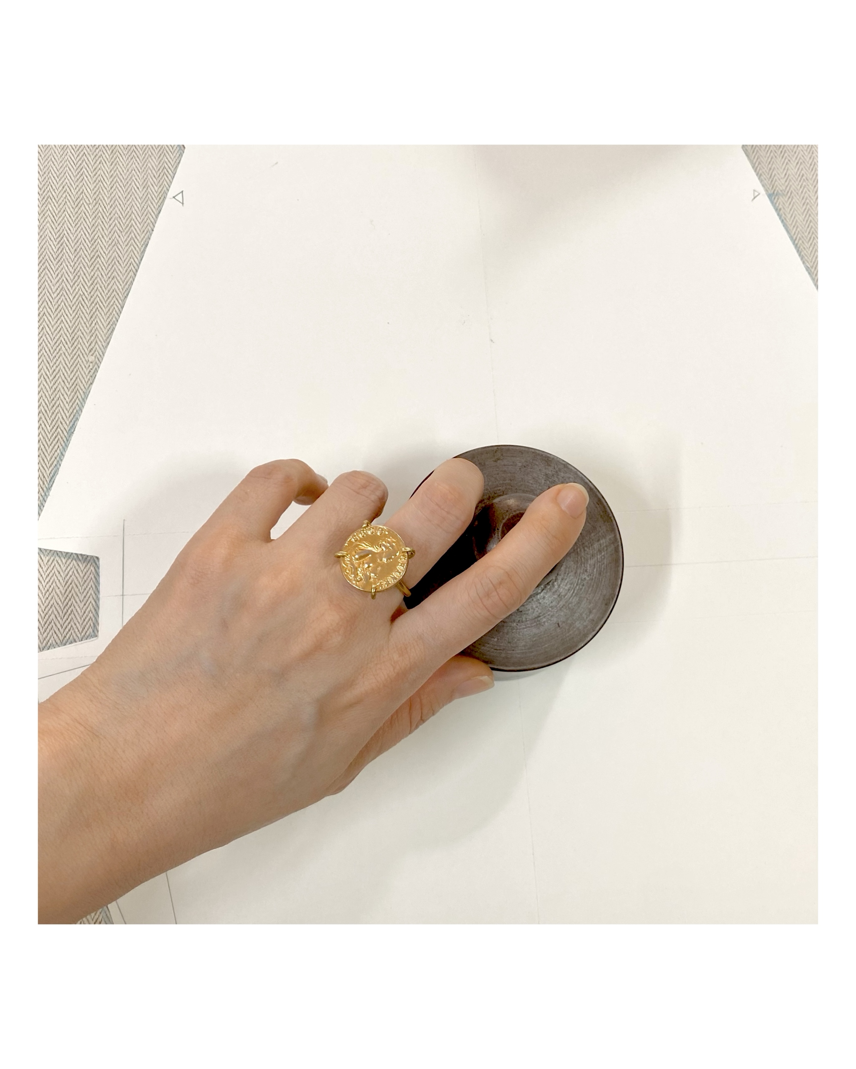 CHANEL button no.44