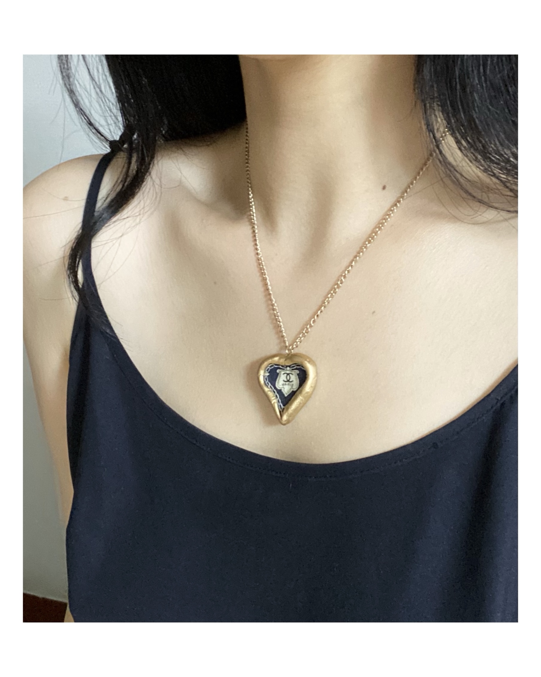 CHANEL navy heart silk CC necklace no.31