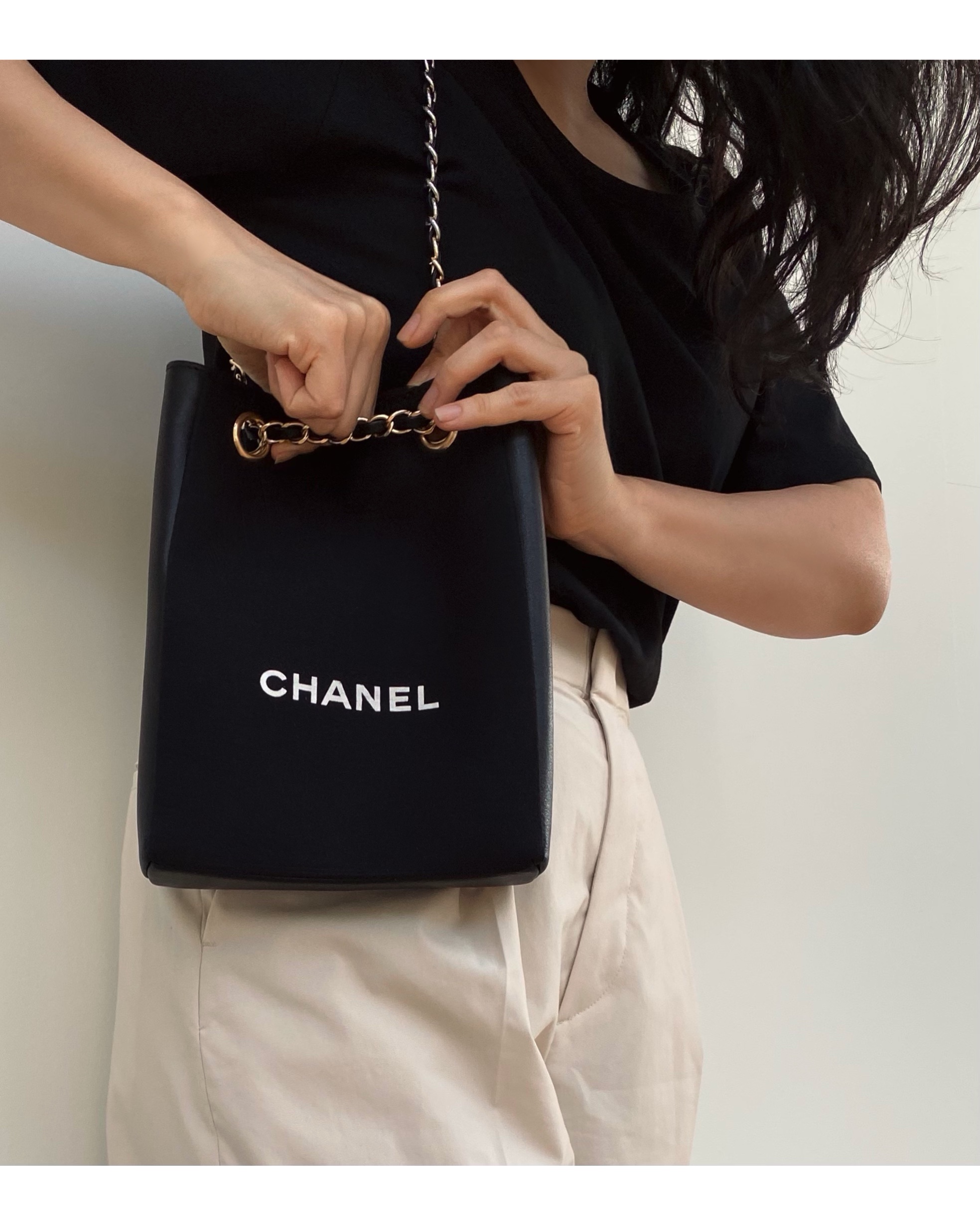 CHANEL dust X leather Initial bag no.22