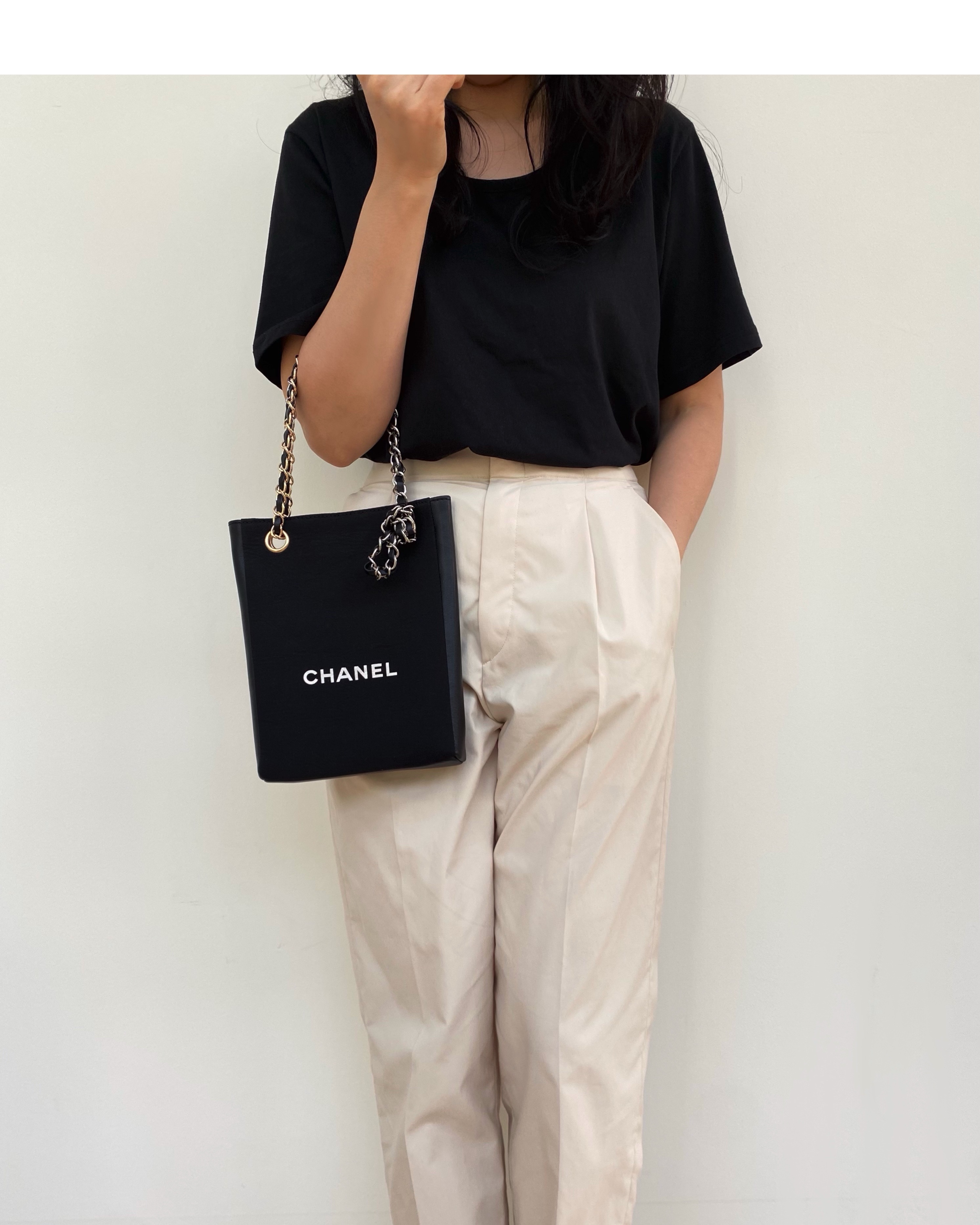 CHANEL dust X leather Initial bag no.22