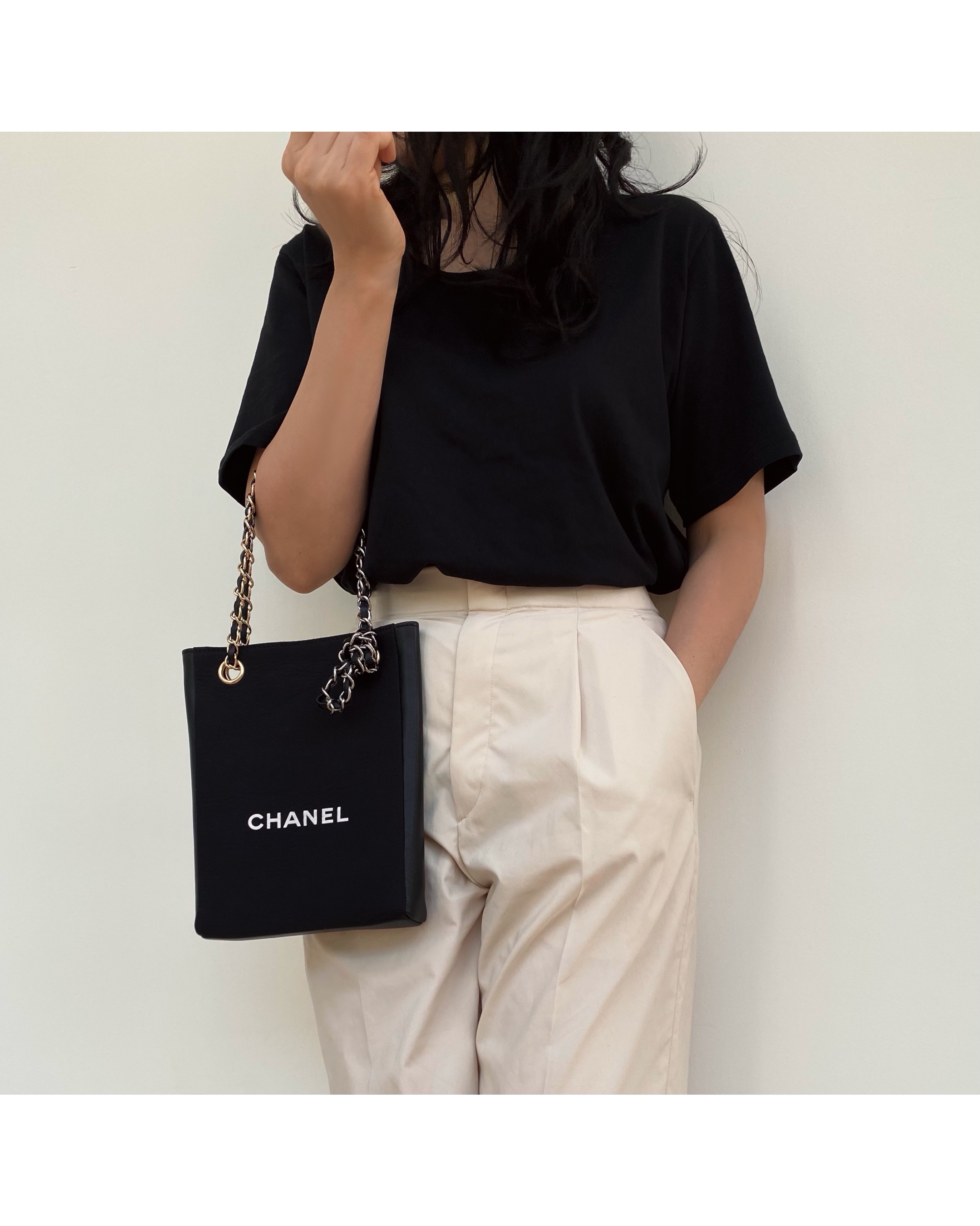 CHANEL dust X leather Initial bag no.22