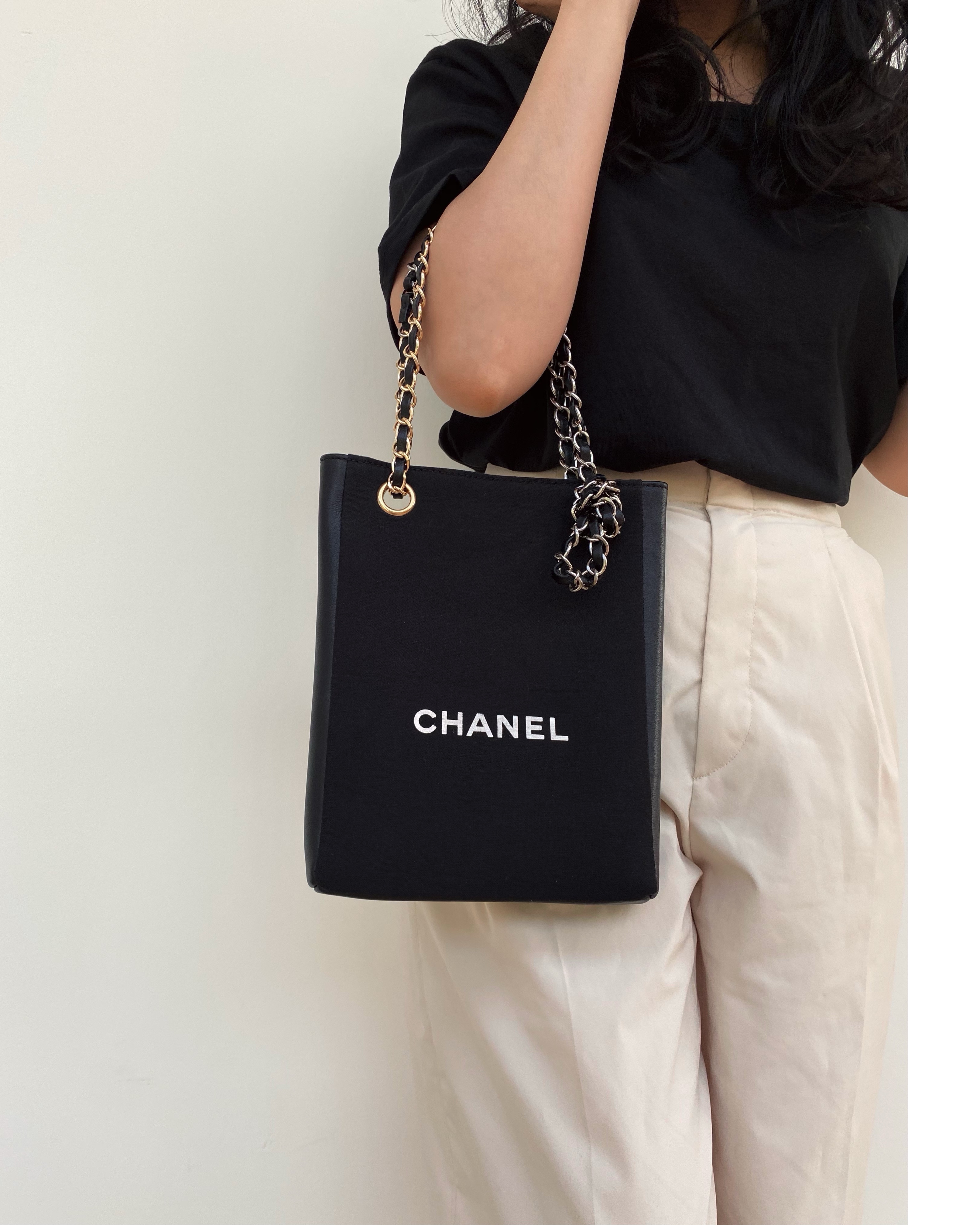 CHANEL dust X leather Initial bag no.22