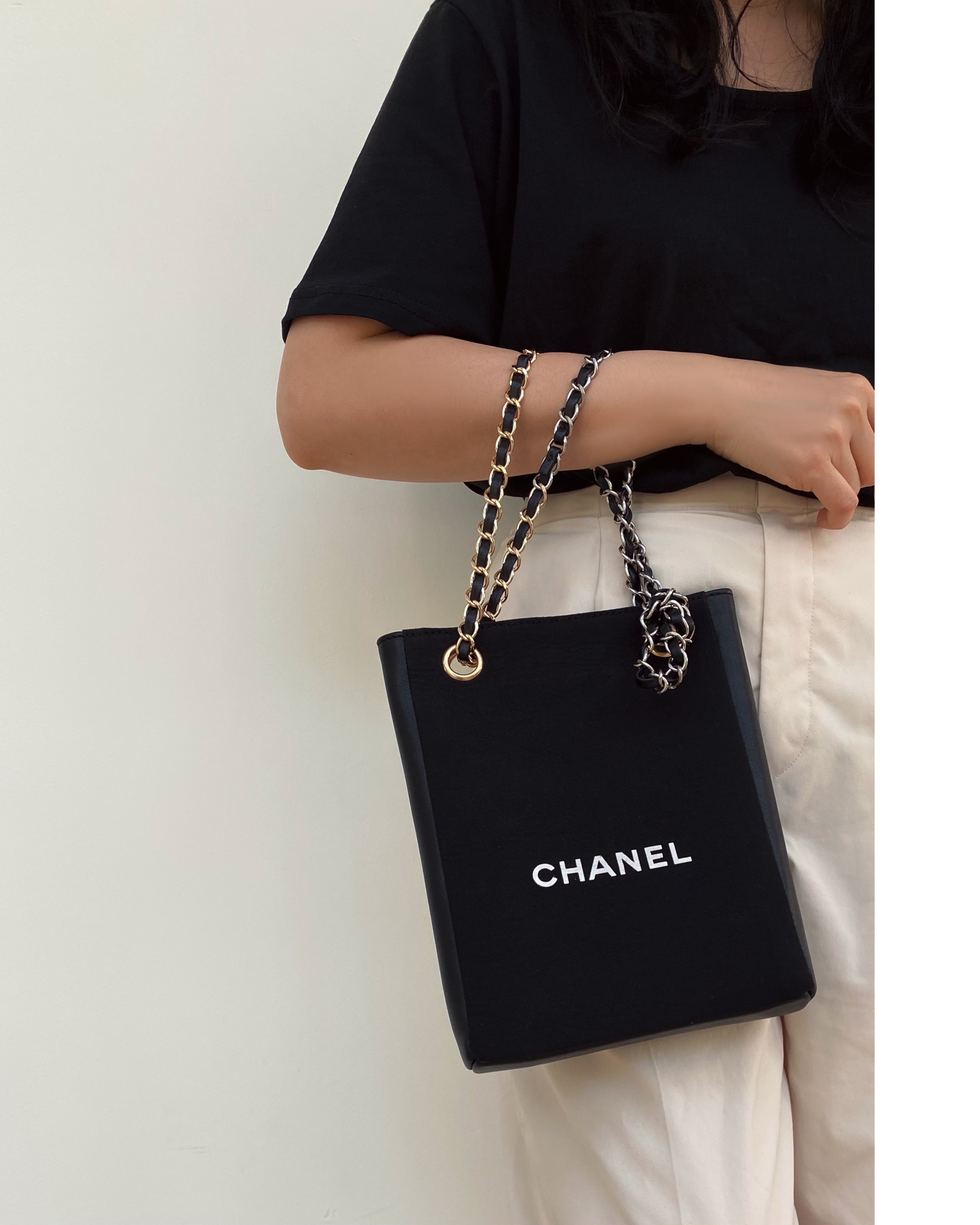 CHANEL dust X leather Initial bag no.22