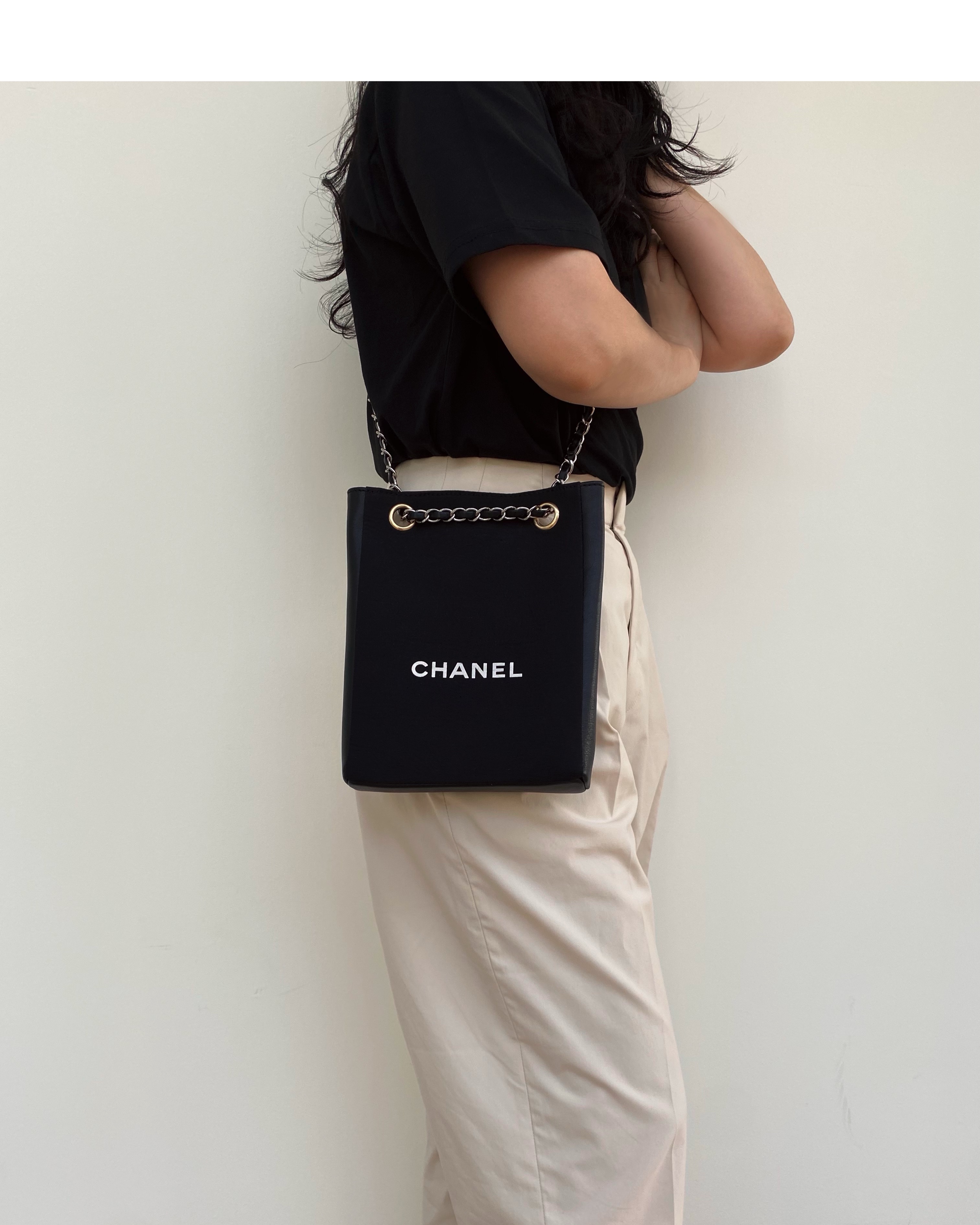 CHANEL dust X leather Initial bag no.22