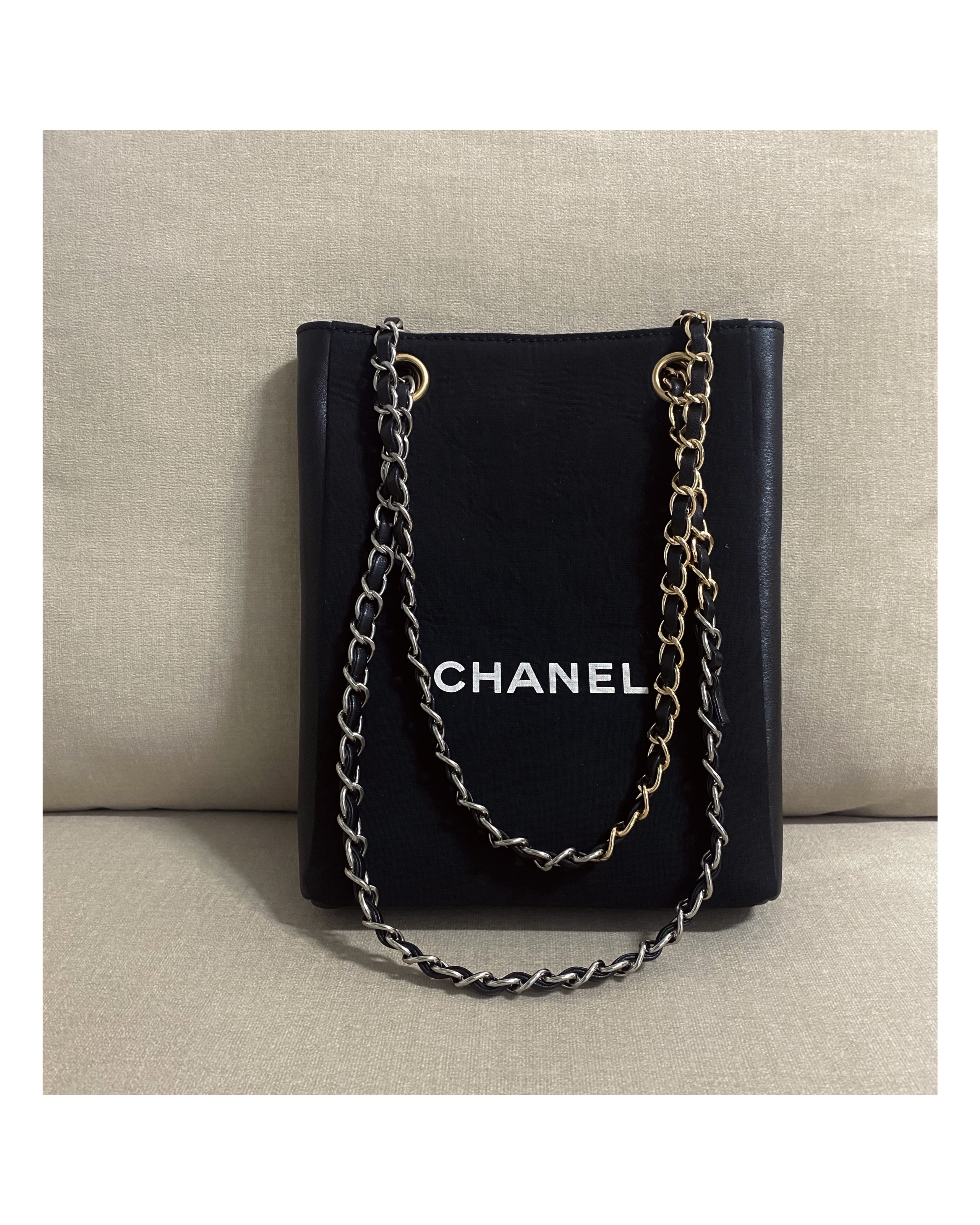 CHANEL dust X leather Initial bag no.22
