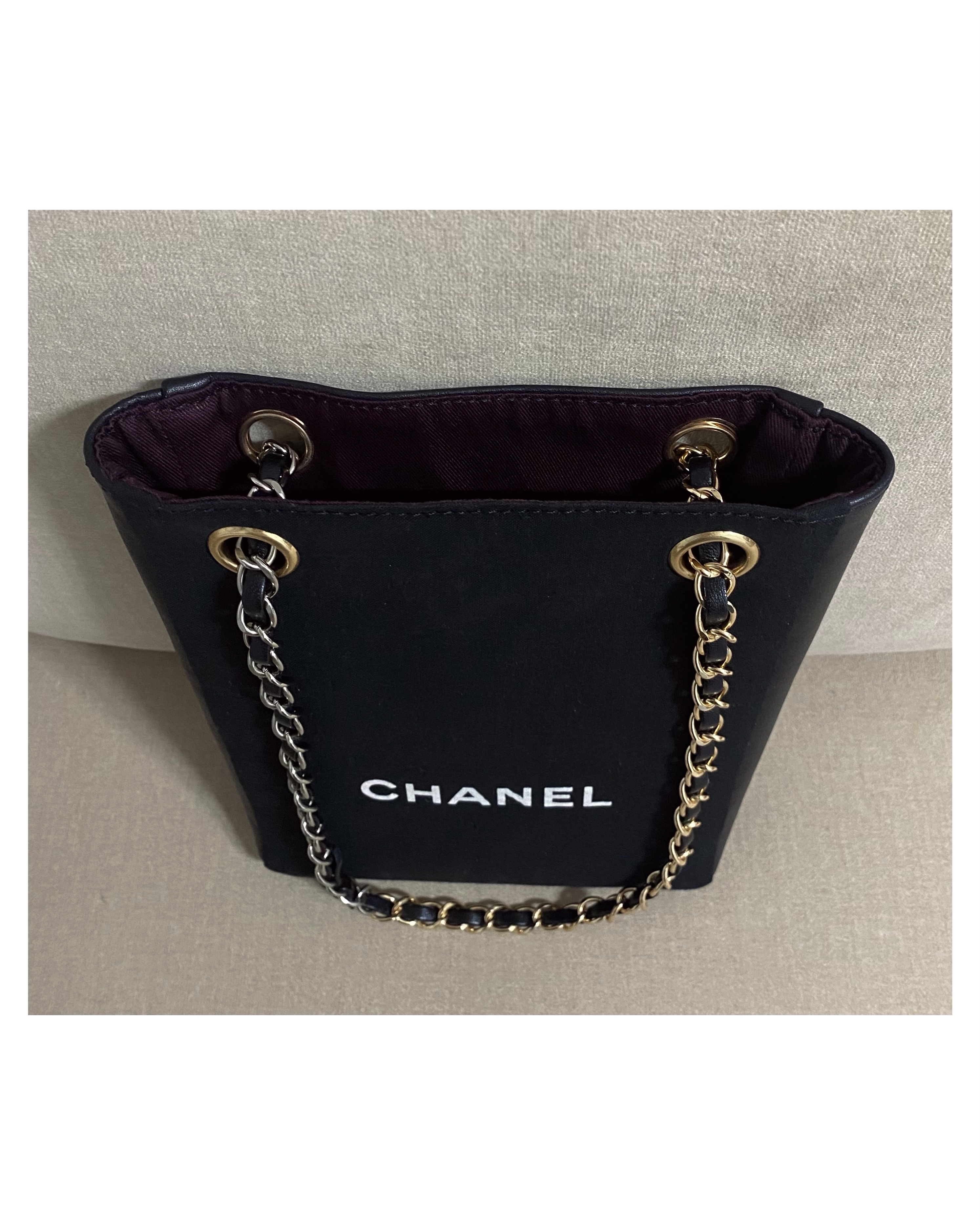CHANEL dust X leather Initial bag no.22