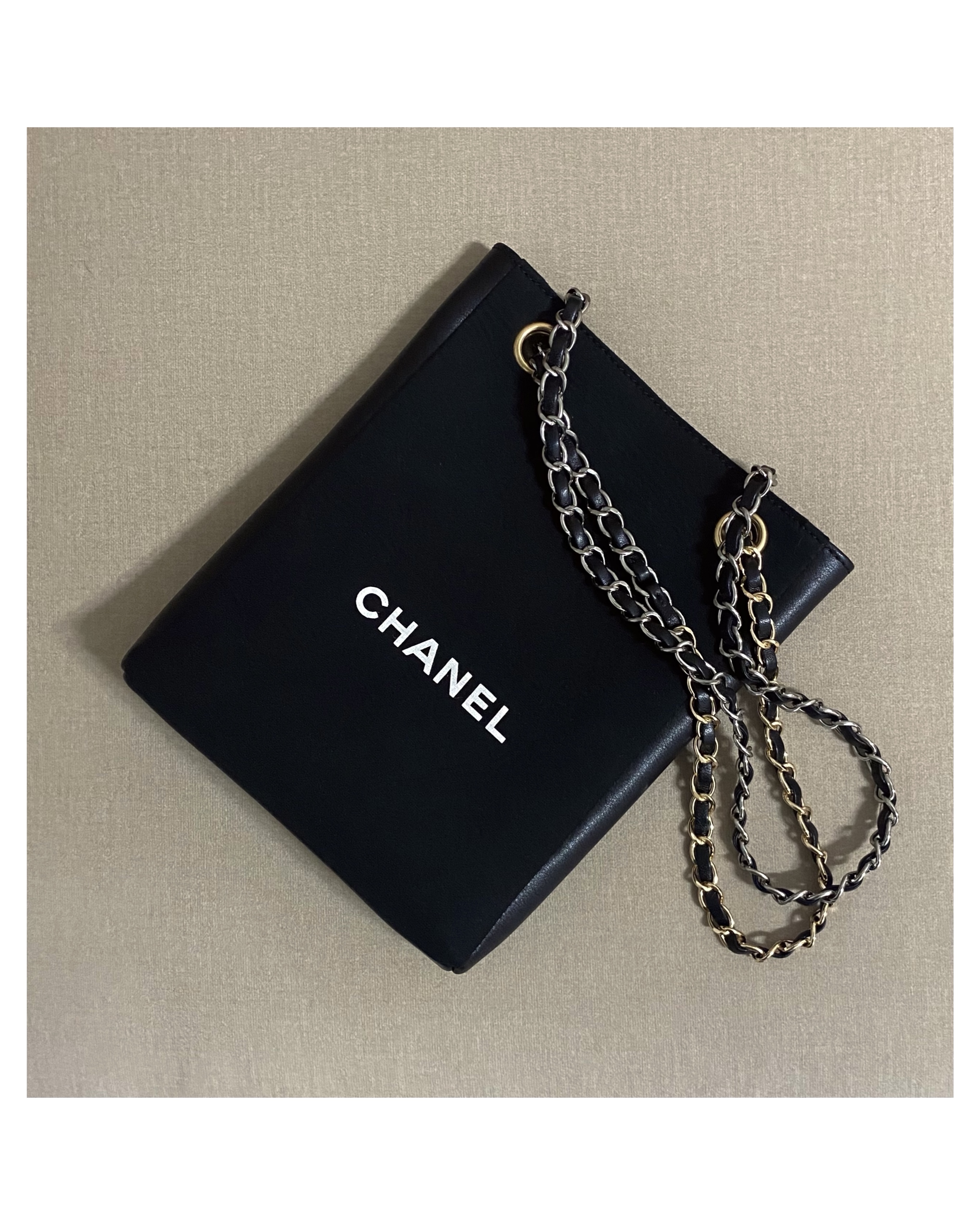 CHANEL dust X leather Initial bag no.22