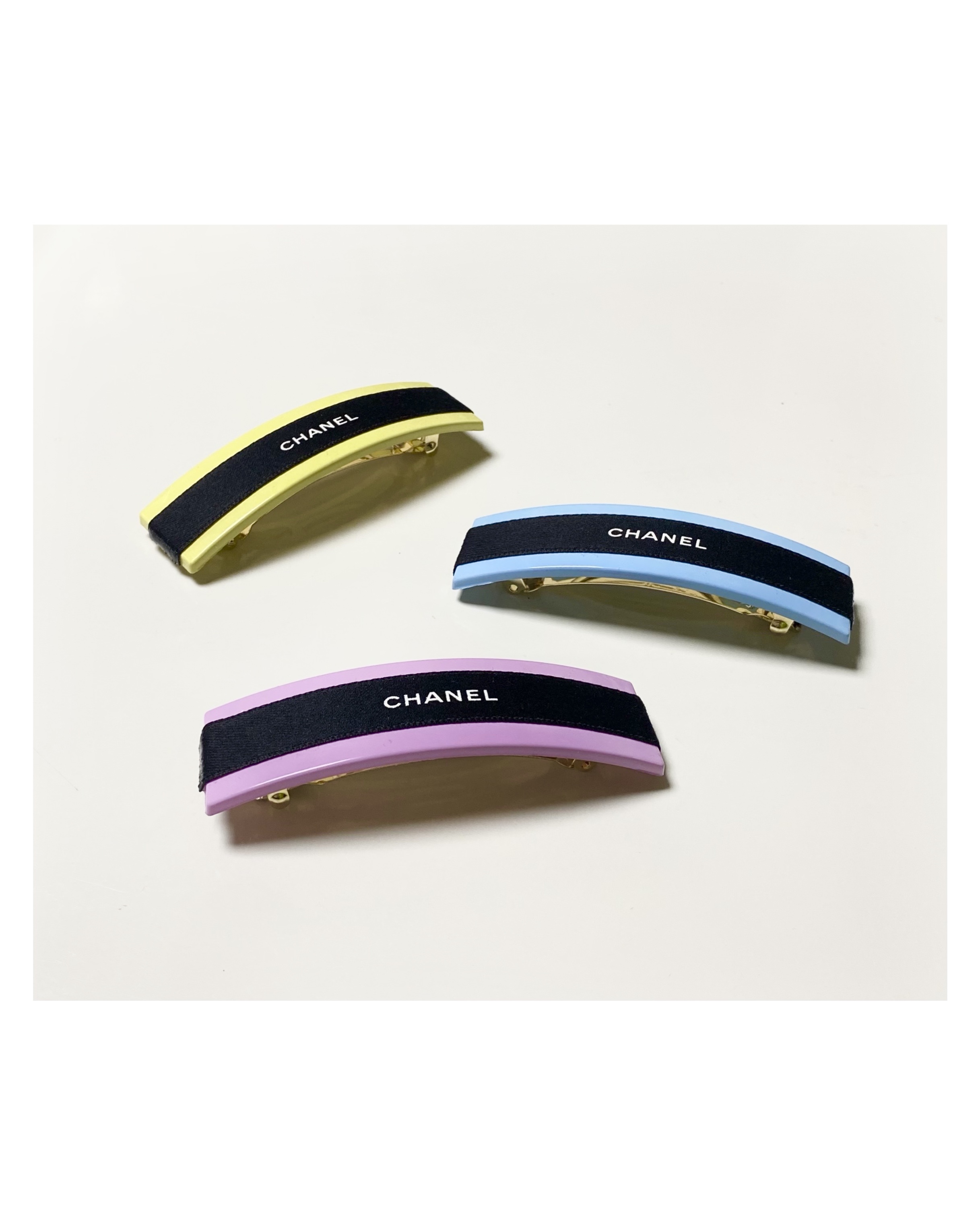 CHANEL candy color Initial hairclip no.37