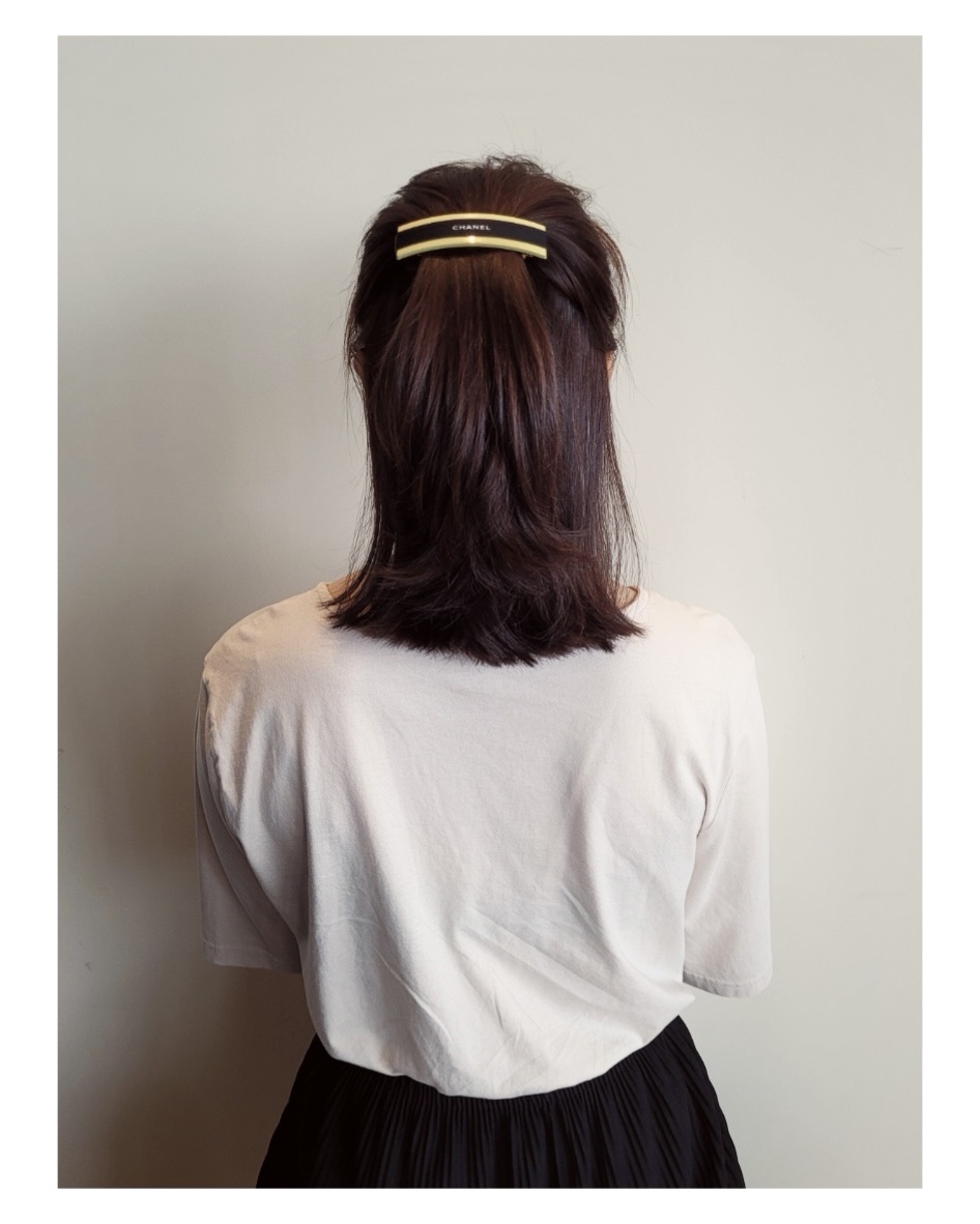 CHANEL candy color Initial hairclip no.37