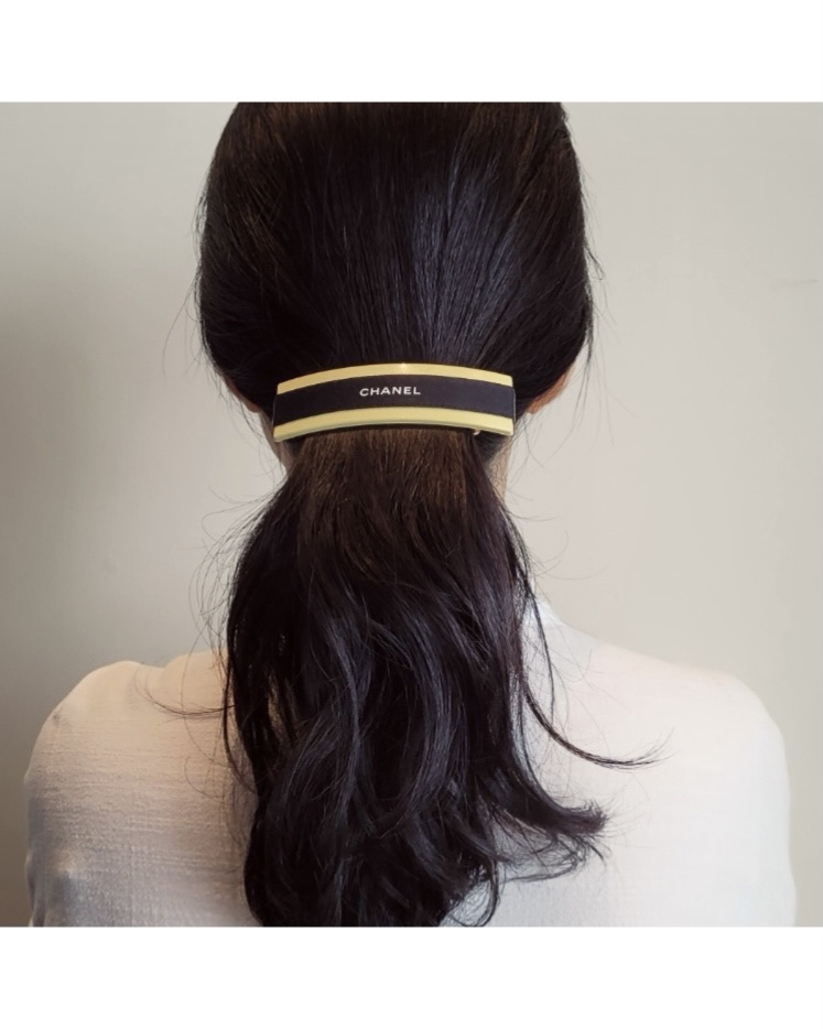 CHANEL candy color Initial hairclip no.37