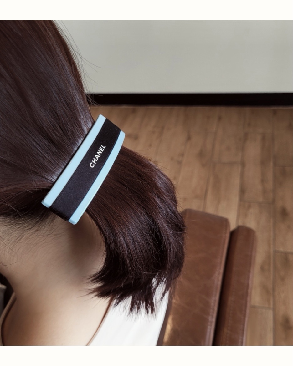 CHANEL candy color Initial hairclip no.37