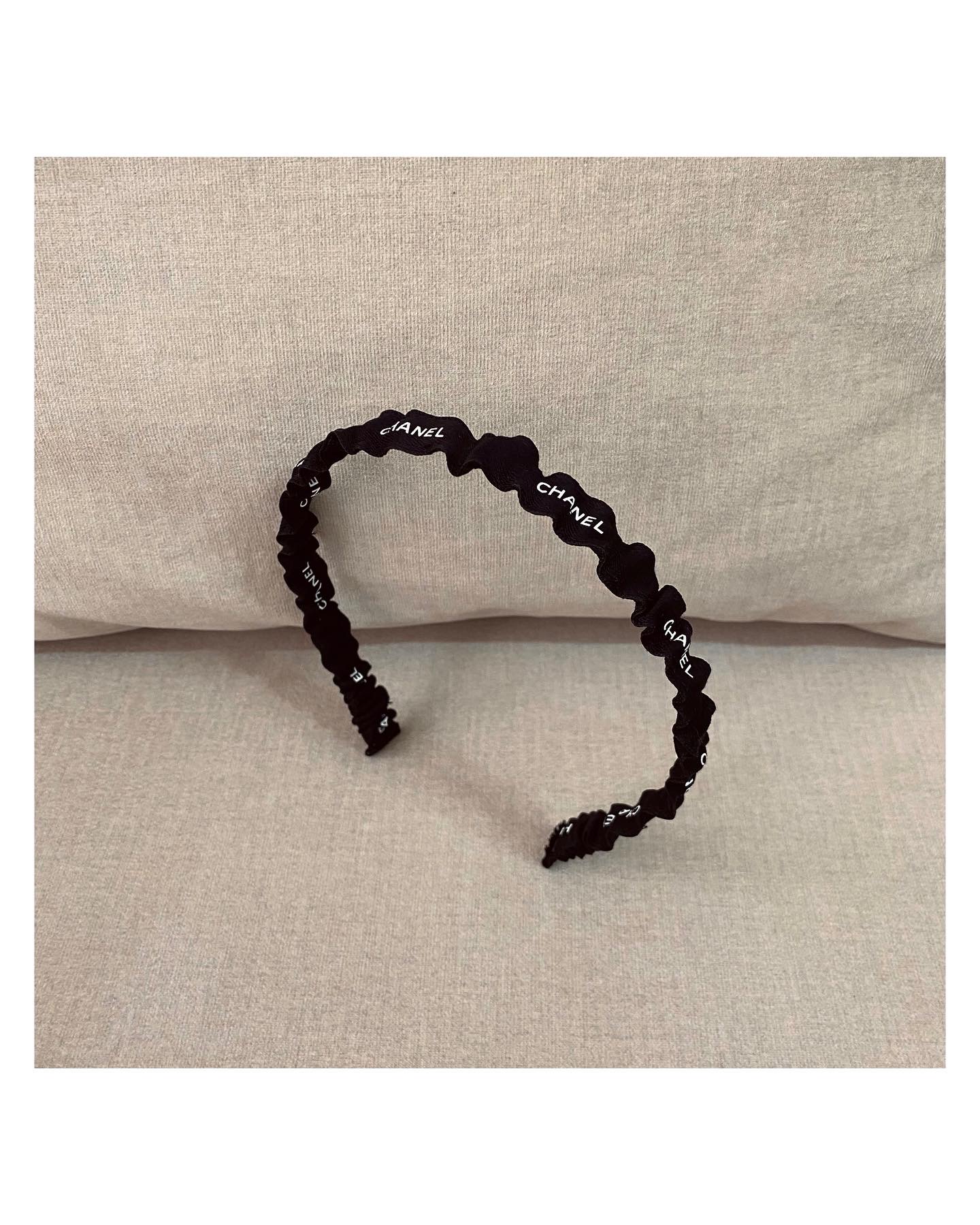CHANEL black shirring hair band no.39