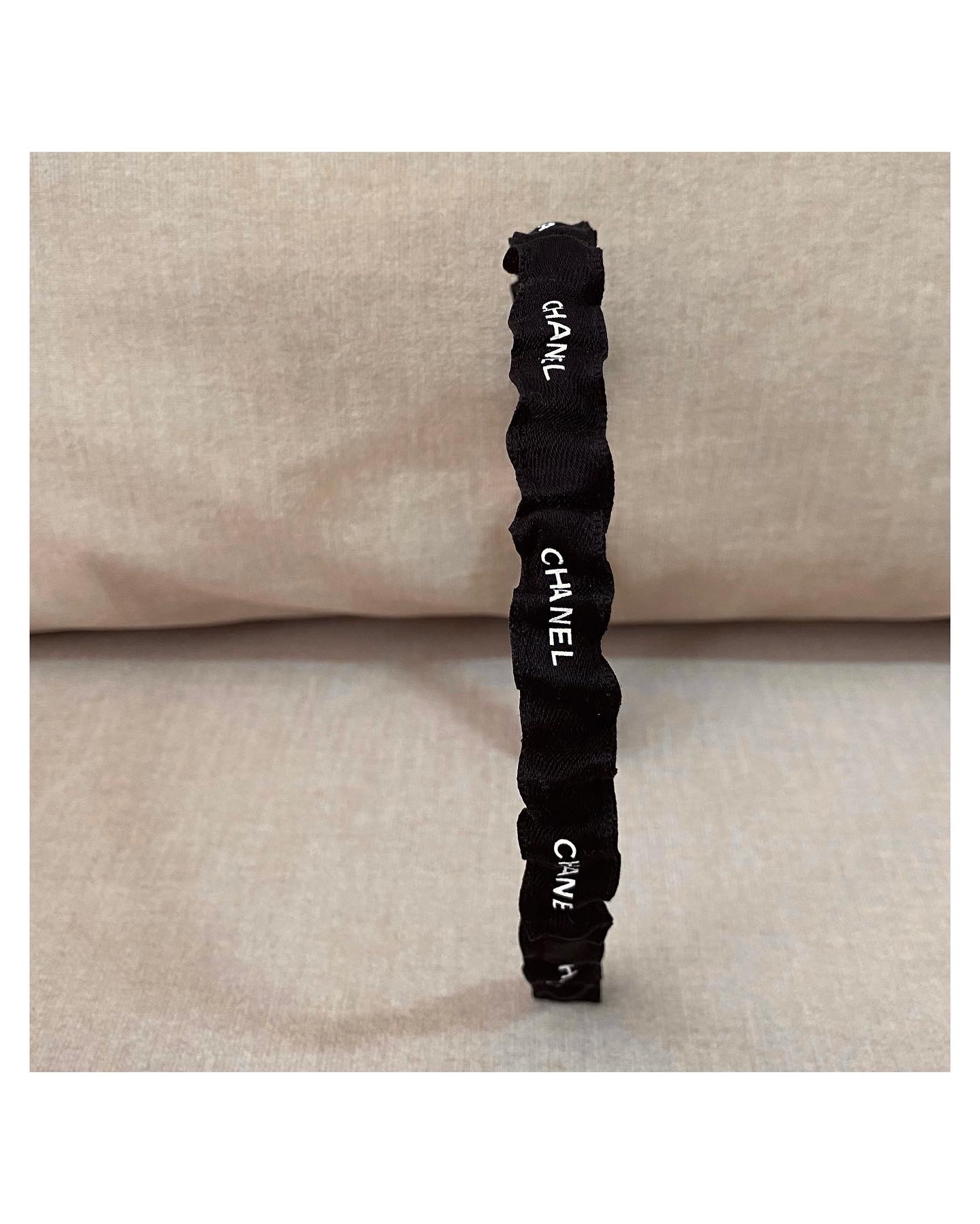 CHANEL black shirring hair band no.39