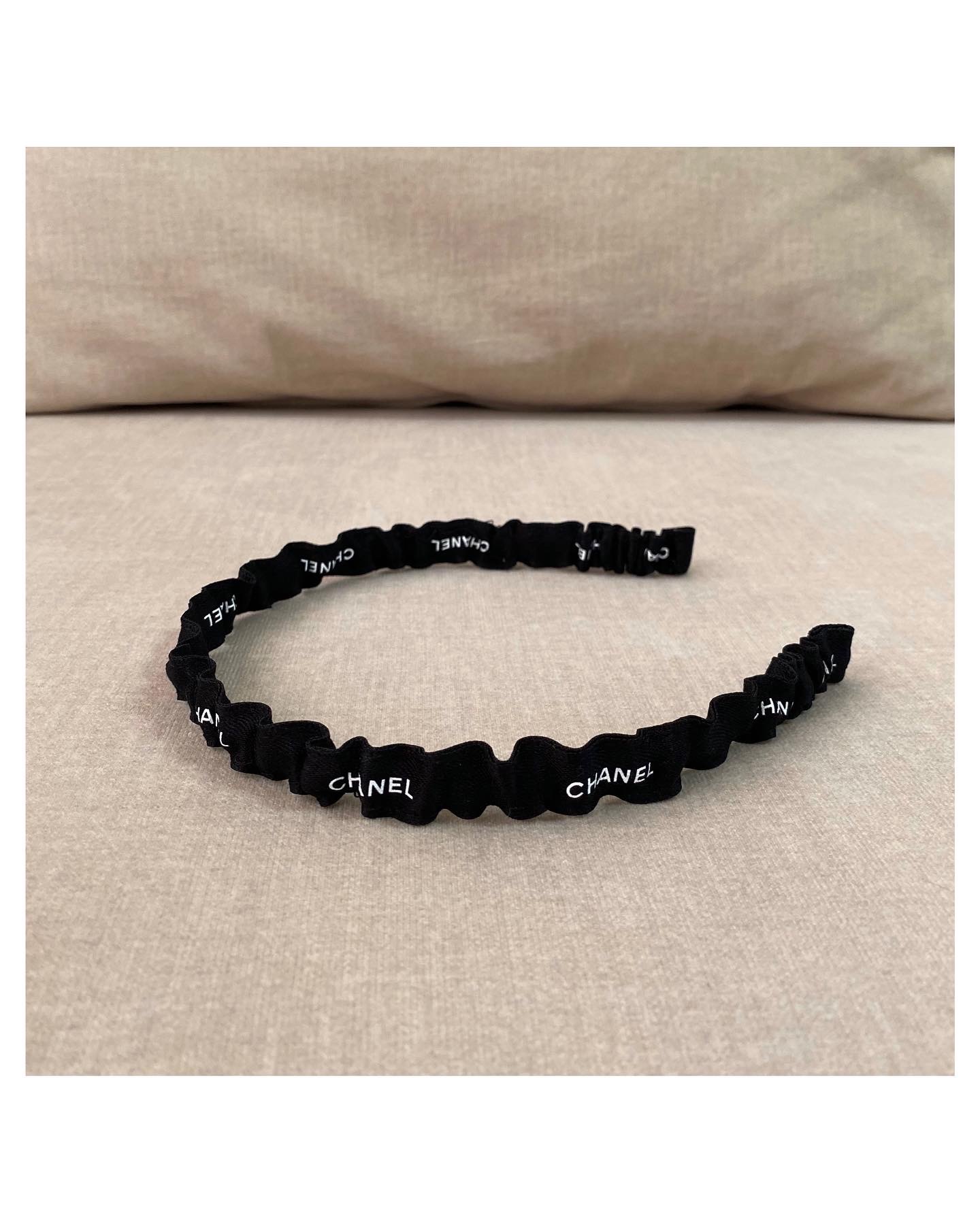 CHANEL black shirring hair band no.39