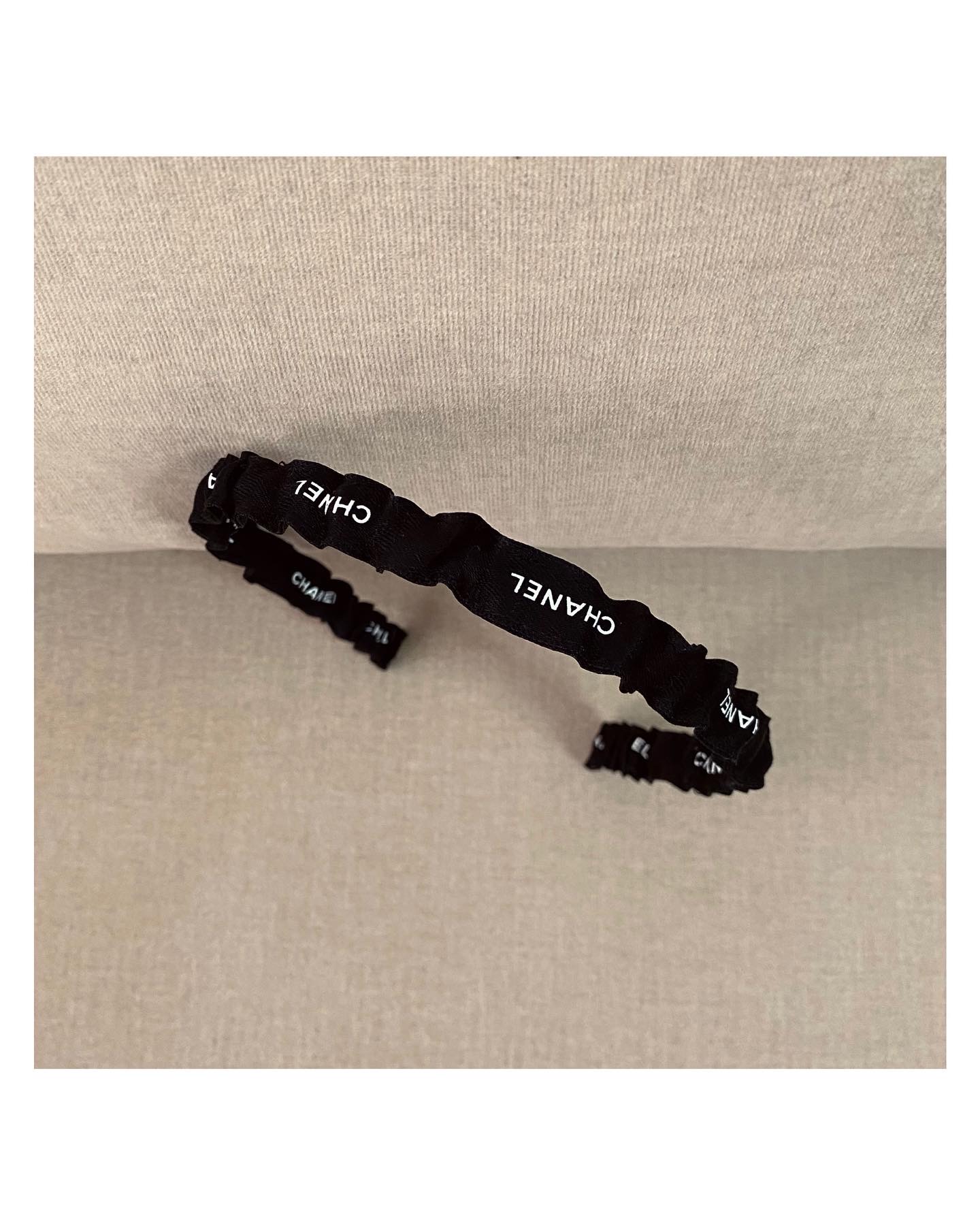 CHANEL black shirring hair band no.39