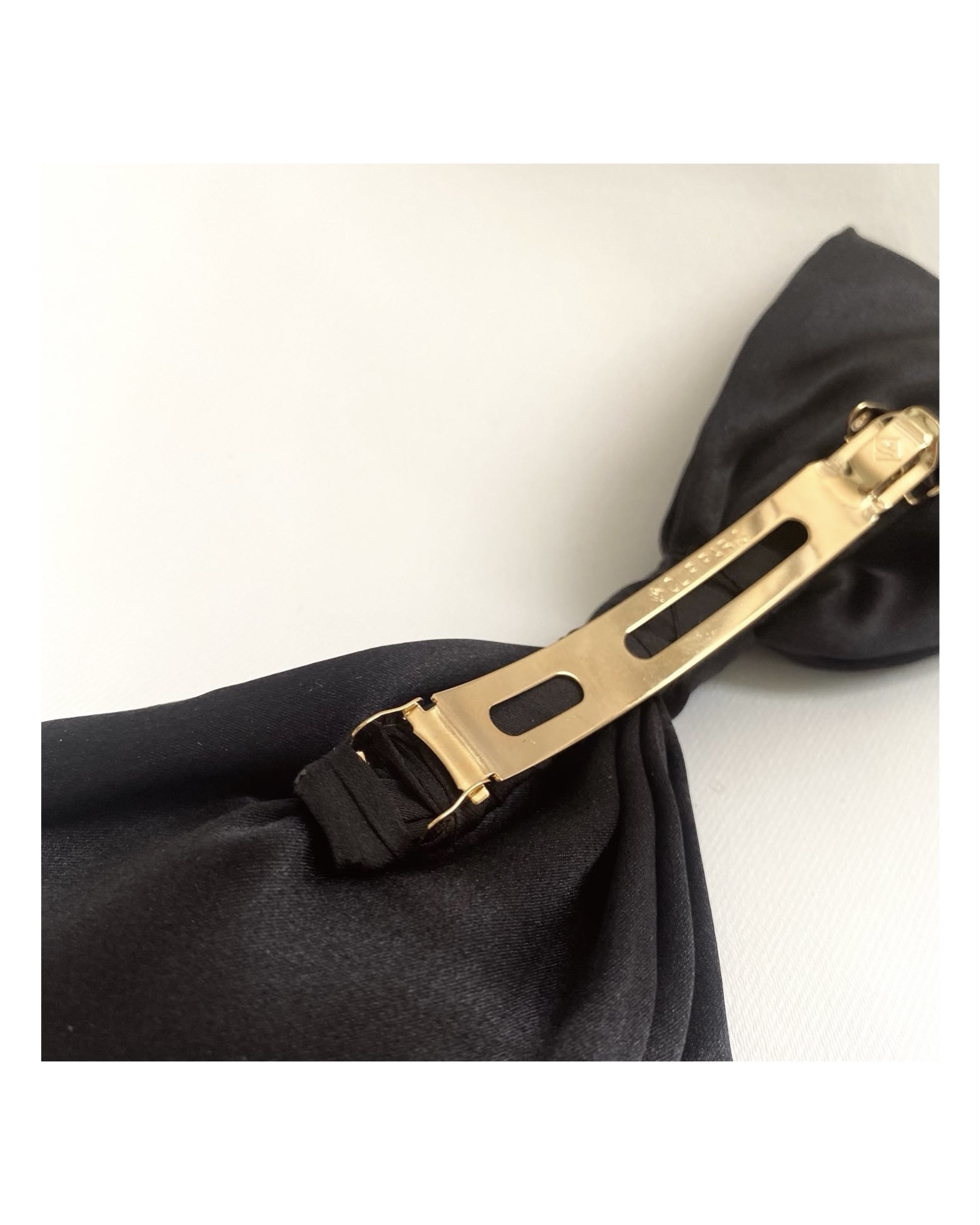 CHANEL Initial silk 100% ribbon hairclip no.40