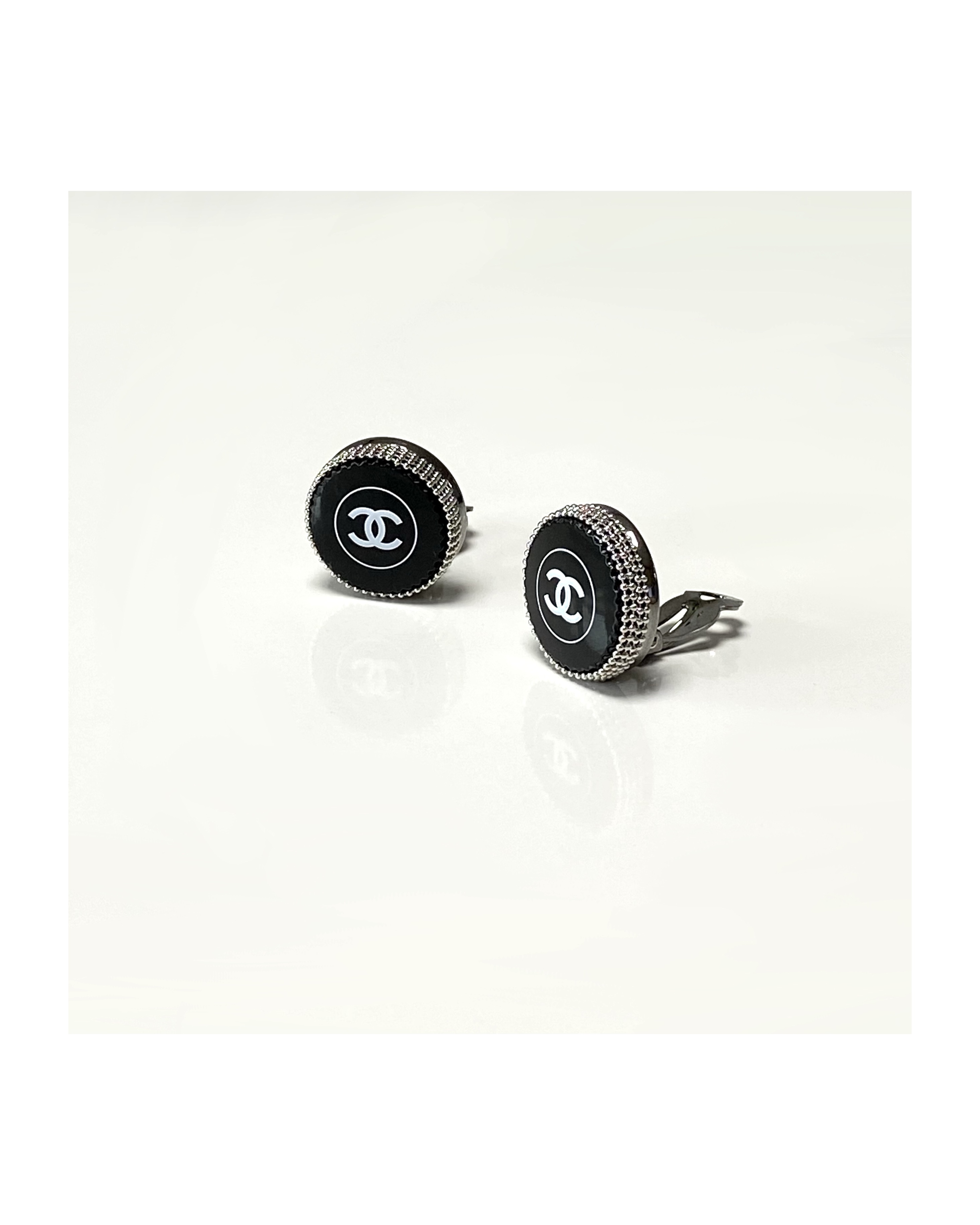 CHANEL cosmetic earring no.9