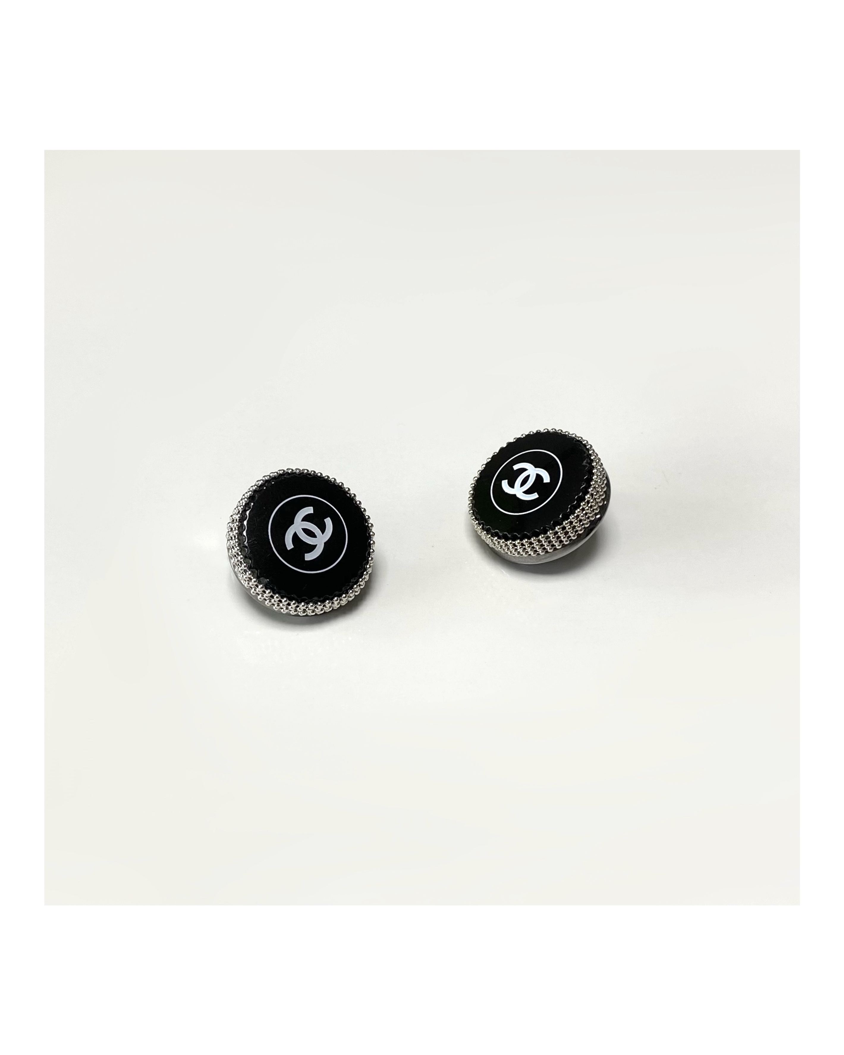 CHANEL cosmetic earring no.9