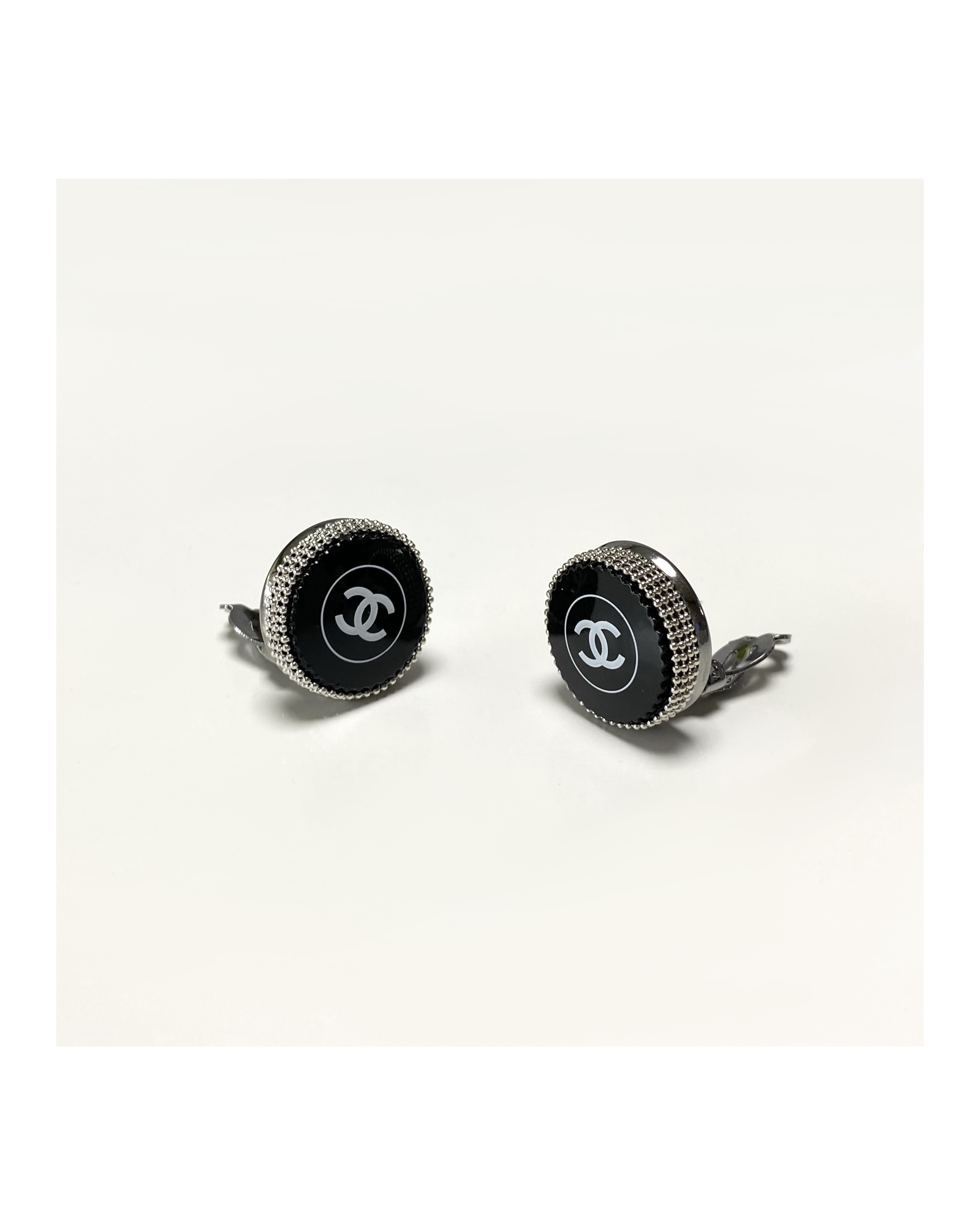 CHANEL cosmetic earring no.9
