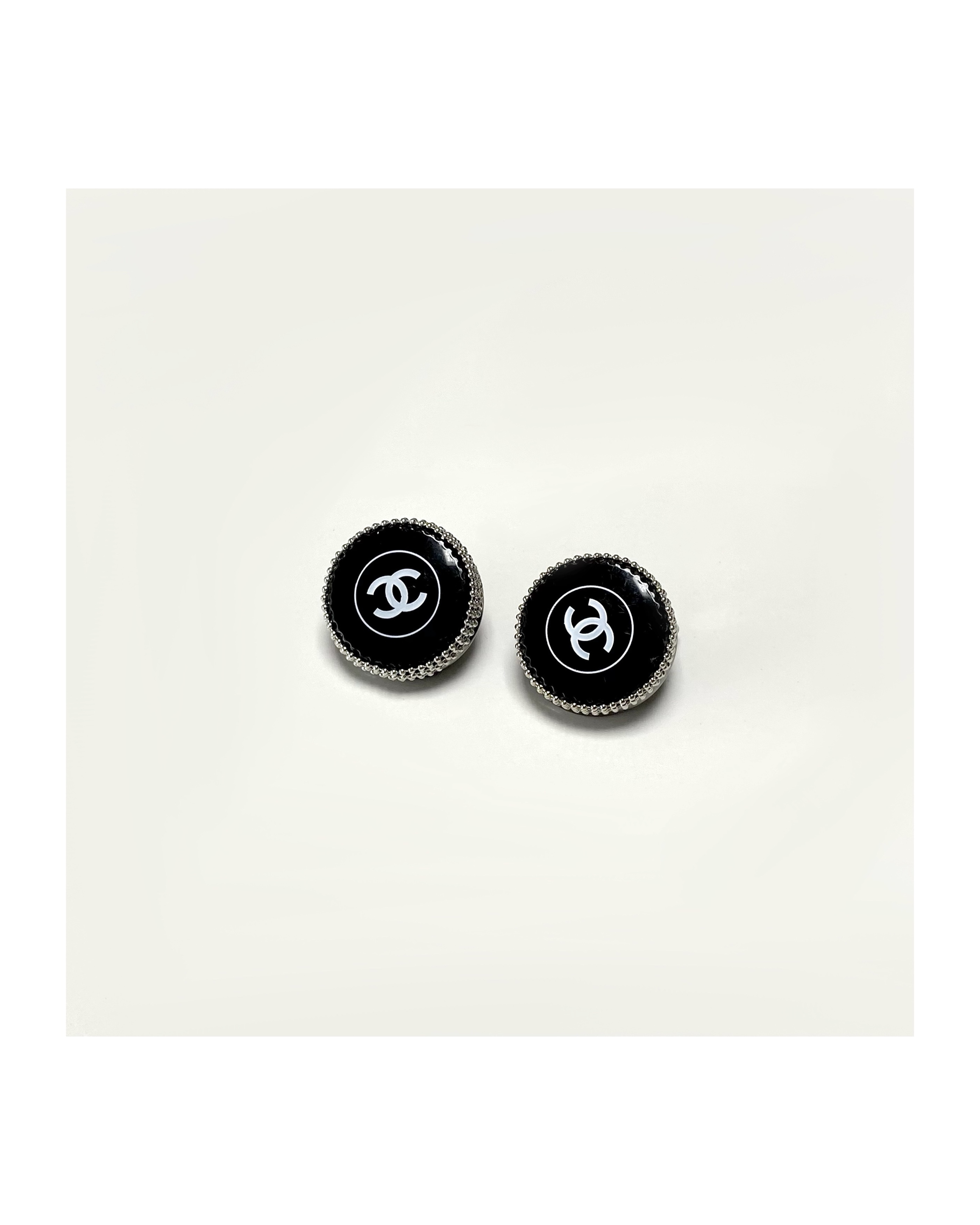 CHANEL cosmetic earring no.9