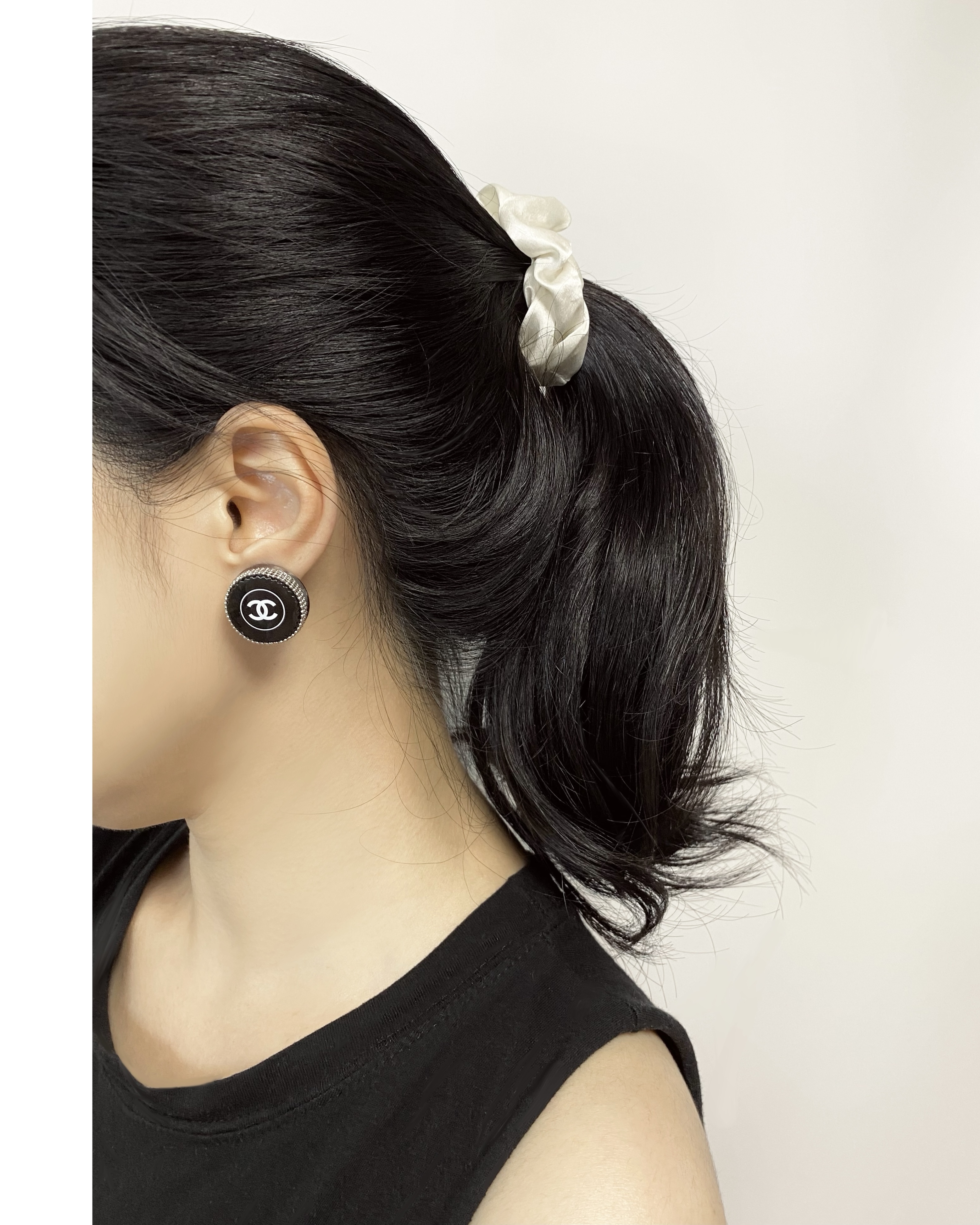 CHANEL cosmetic earring no.9
