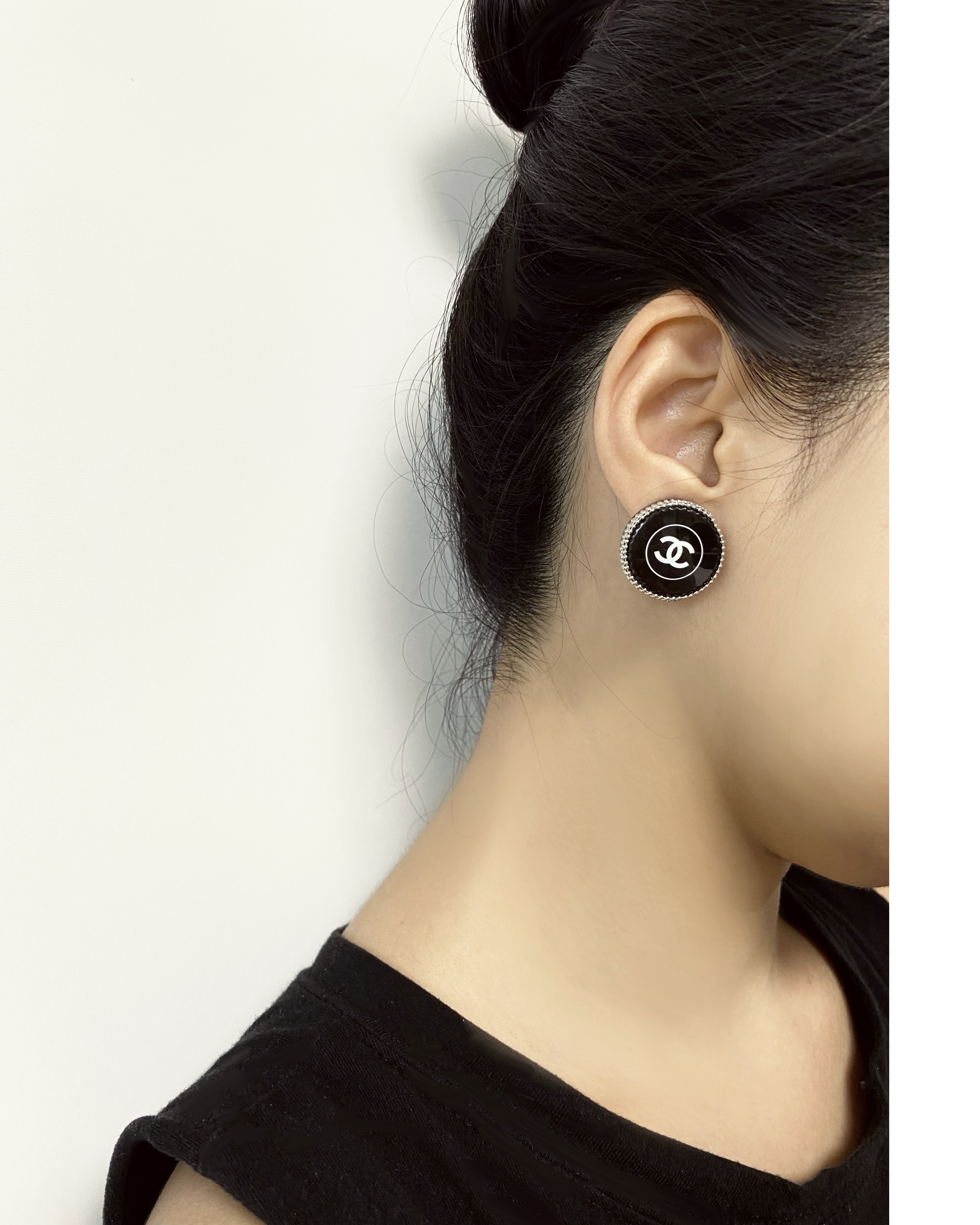 CHANEL cosmetic earring no.9