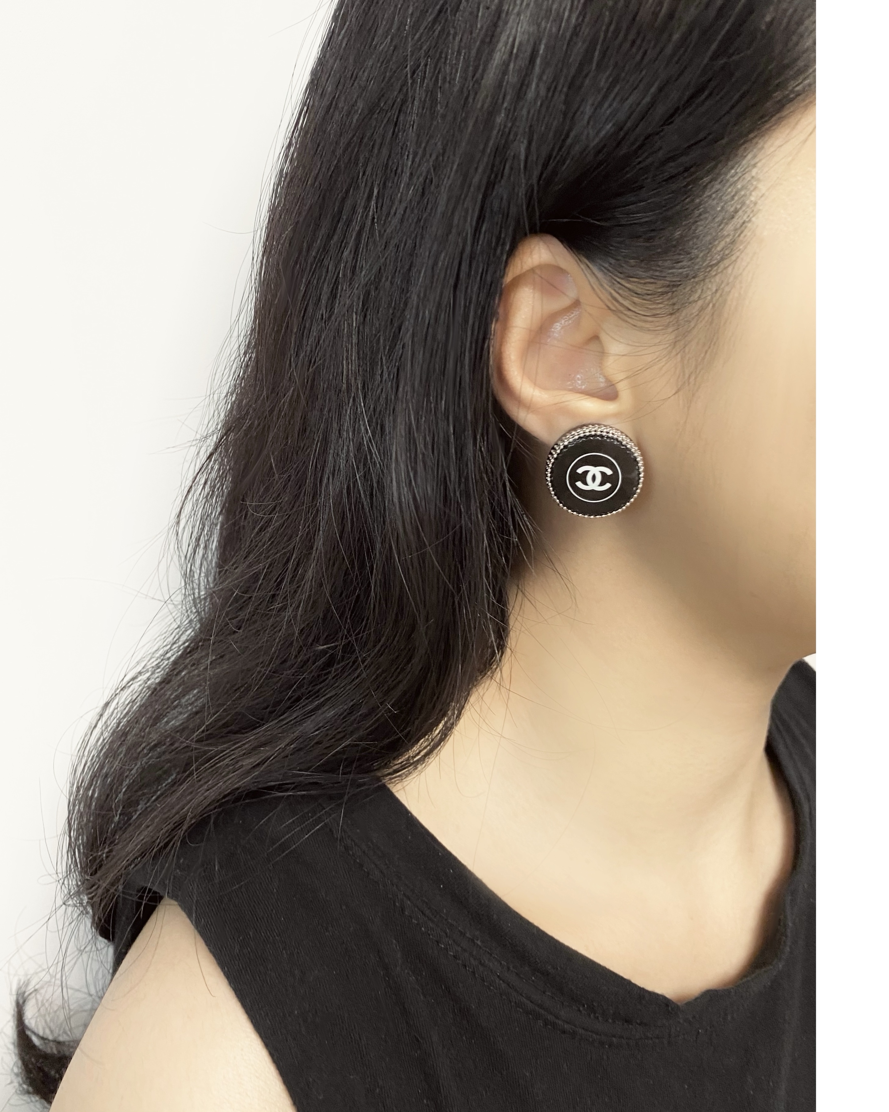 CHANEL cosmetic earring no.9