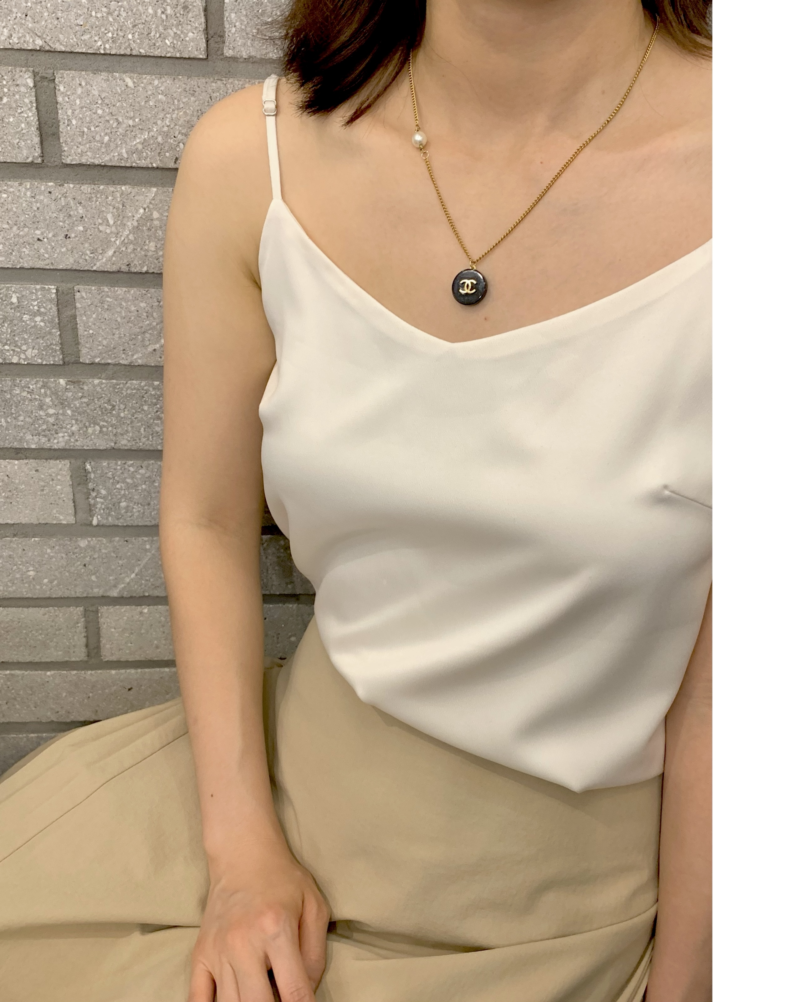 CHANEL button no.53
