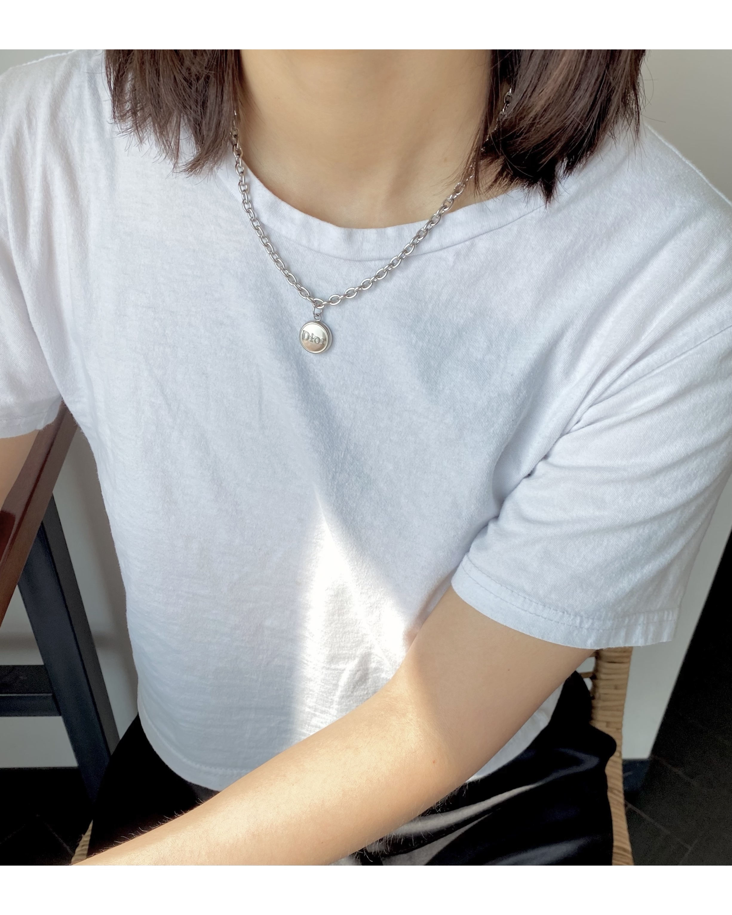 Dior button no.55