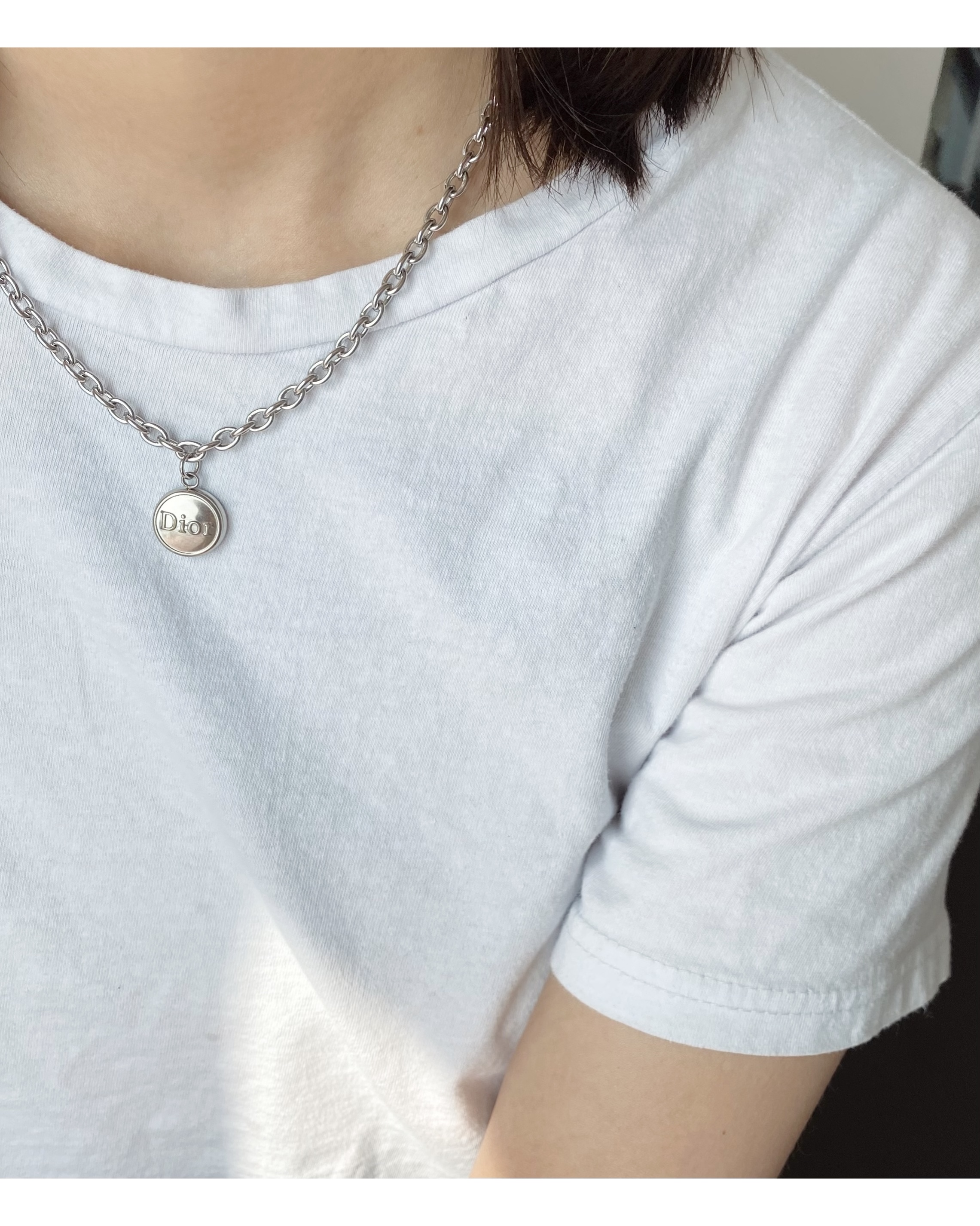 Dior button no.55